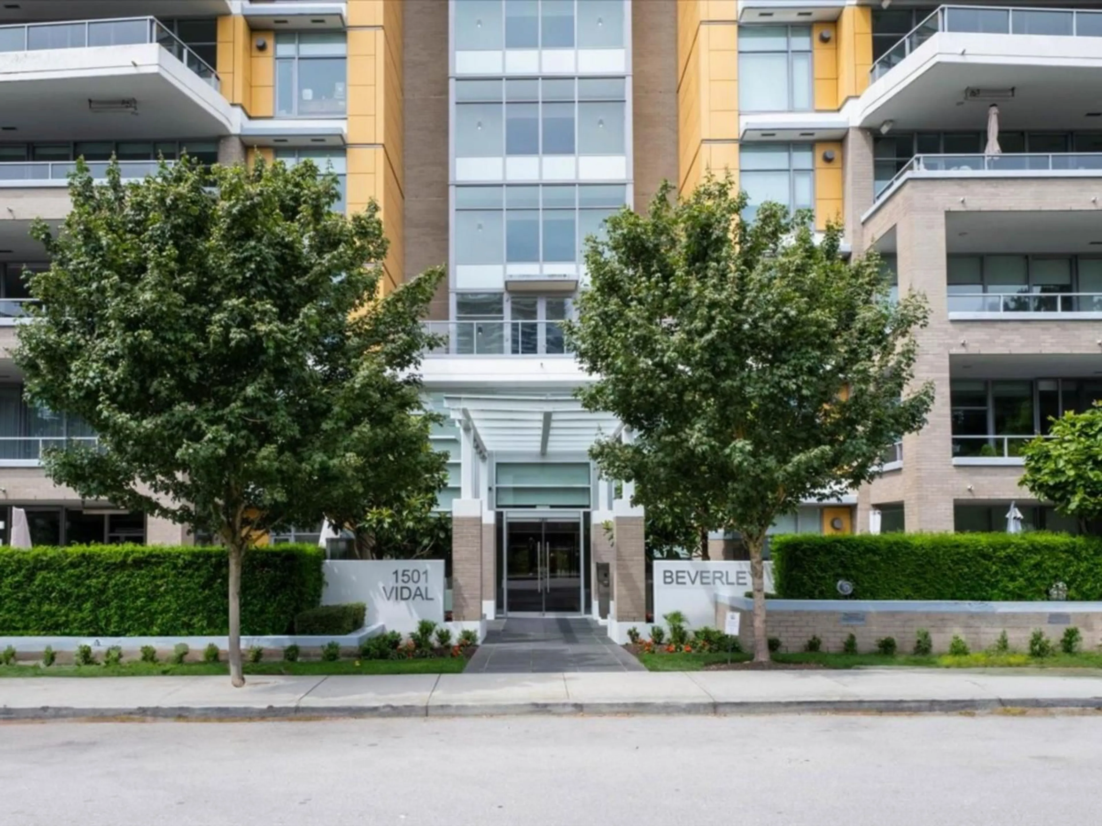 Unknown for 305 - 1501 VIDAL, White Rock British Columbia V4B0B5