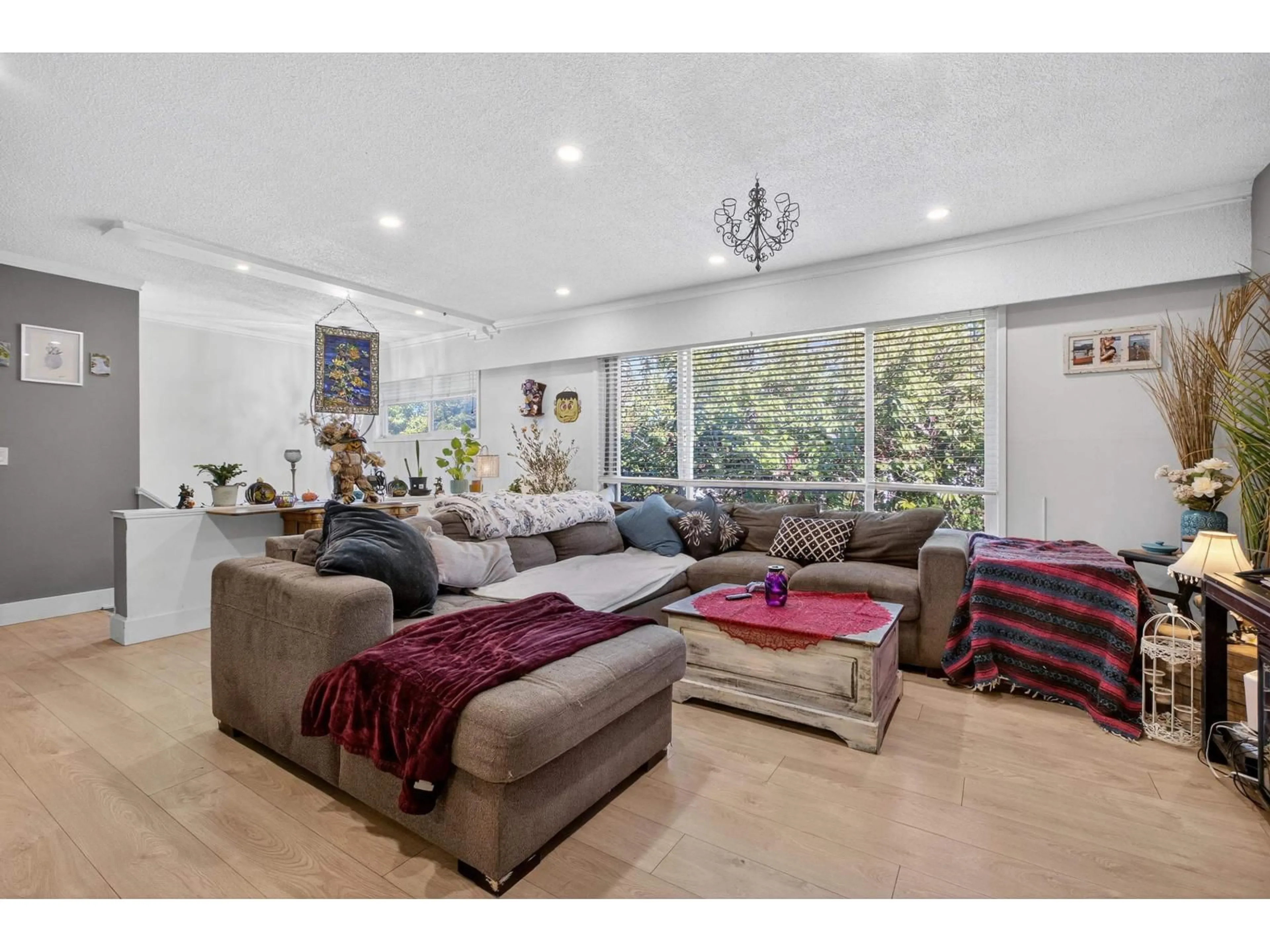 Living room with furniture, unknown for 19756 49 AVENUE, Langley British Columbia V3A3R4