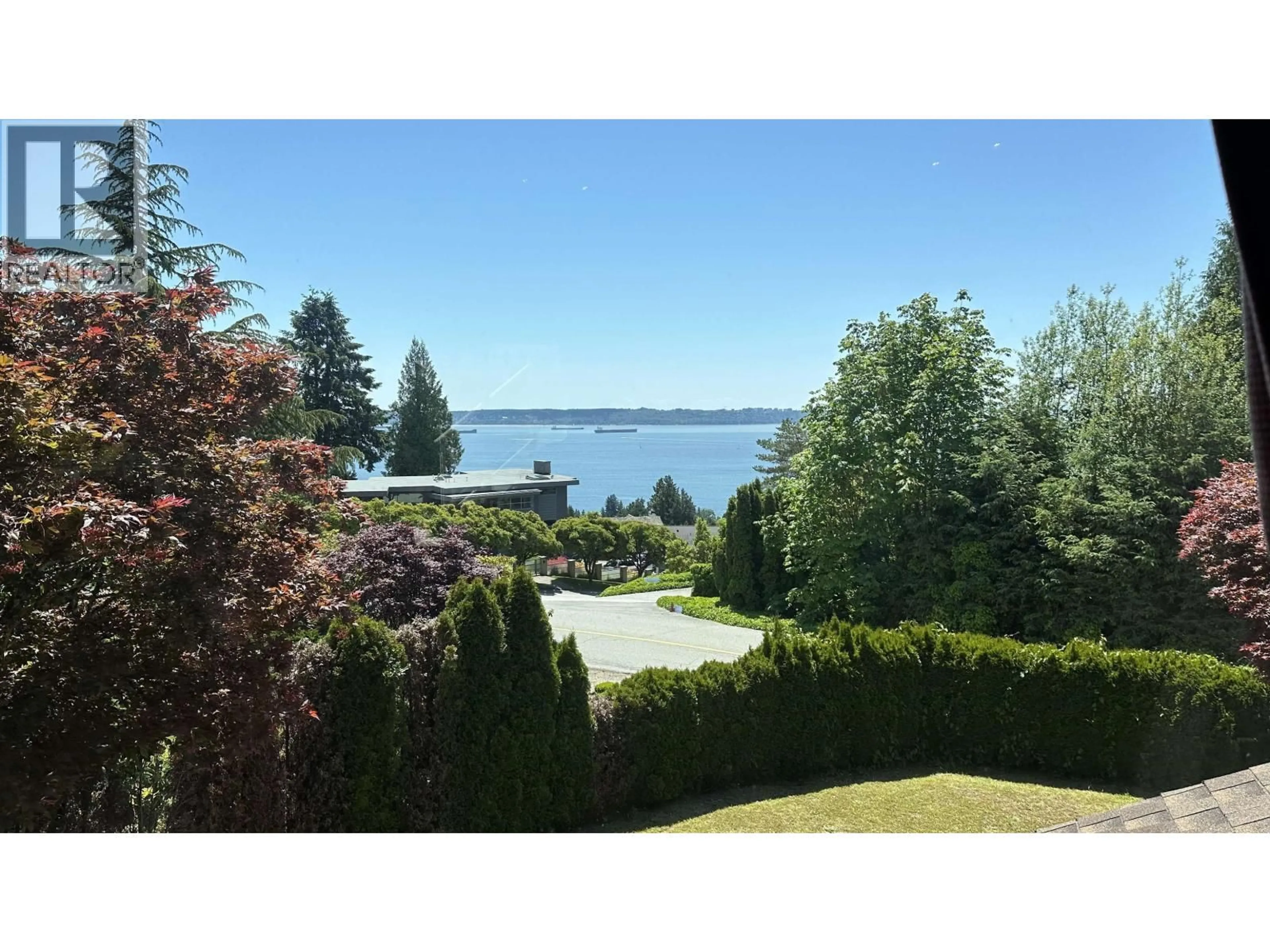 A pic from outside/outdoor area/front of a property/back of a property/a pic from drone, water/lake/river/ocean view for 4246 ROCKRIDGE ROAD, West Vancouver British Columbia V7W1B1