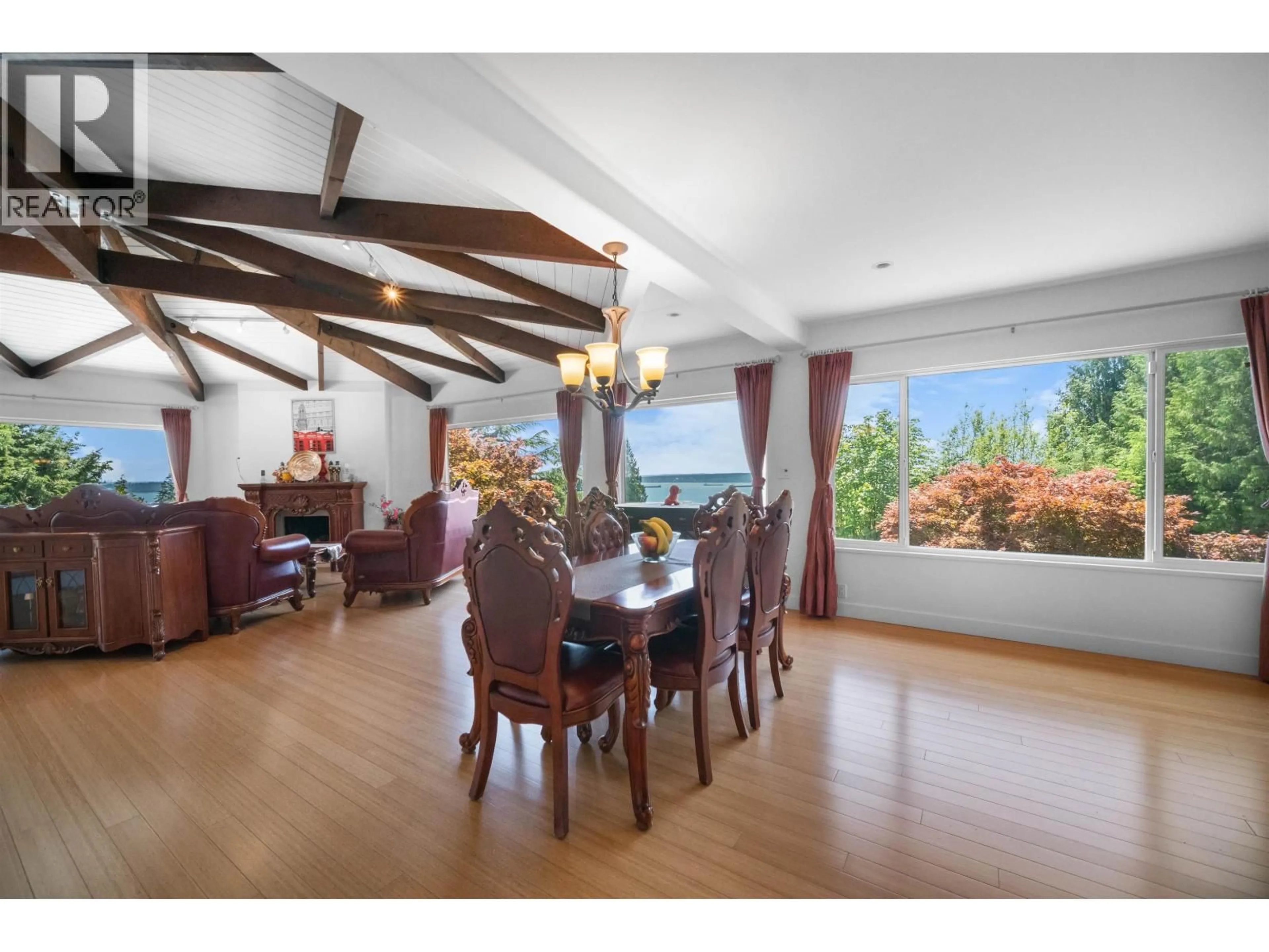 Dining room, wood/laminate floor for 4246 ROCKRIDGE ROAD, West Vancouver British Columbia V7W1B1