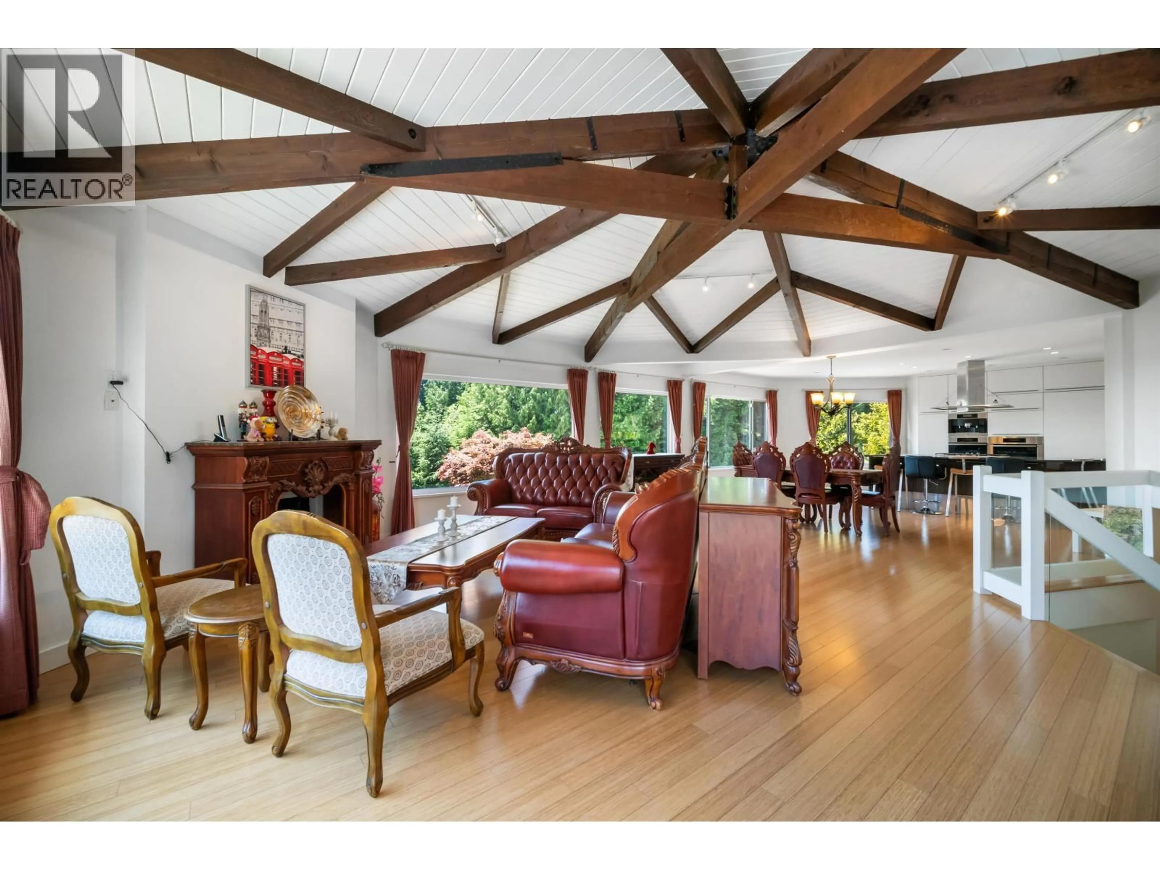 Dining room, wood/laminate floor for 4246 ROCKRIDGE ROAD, West Vancouver British Columbia V7W1B1