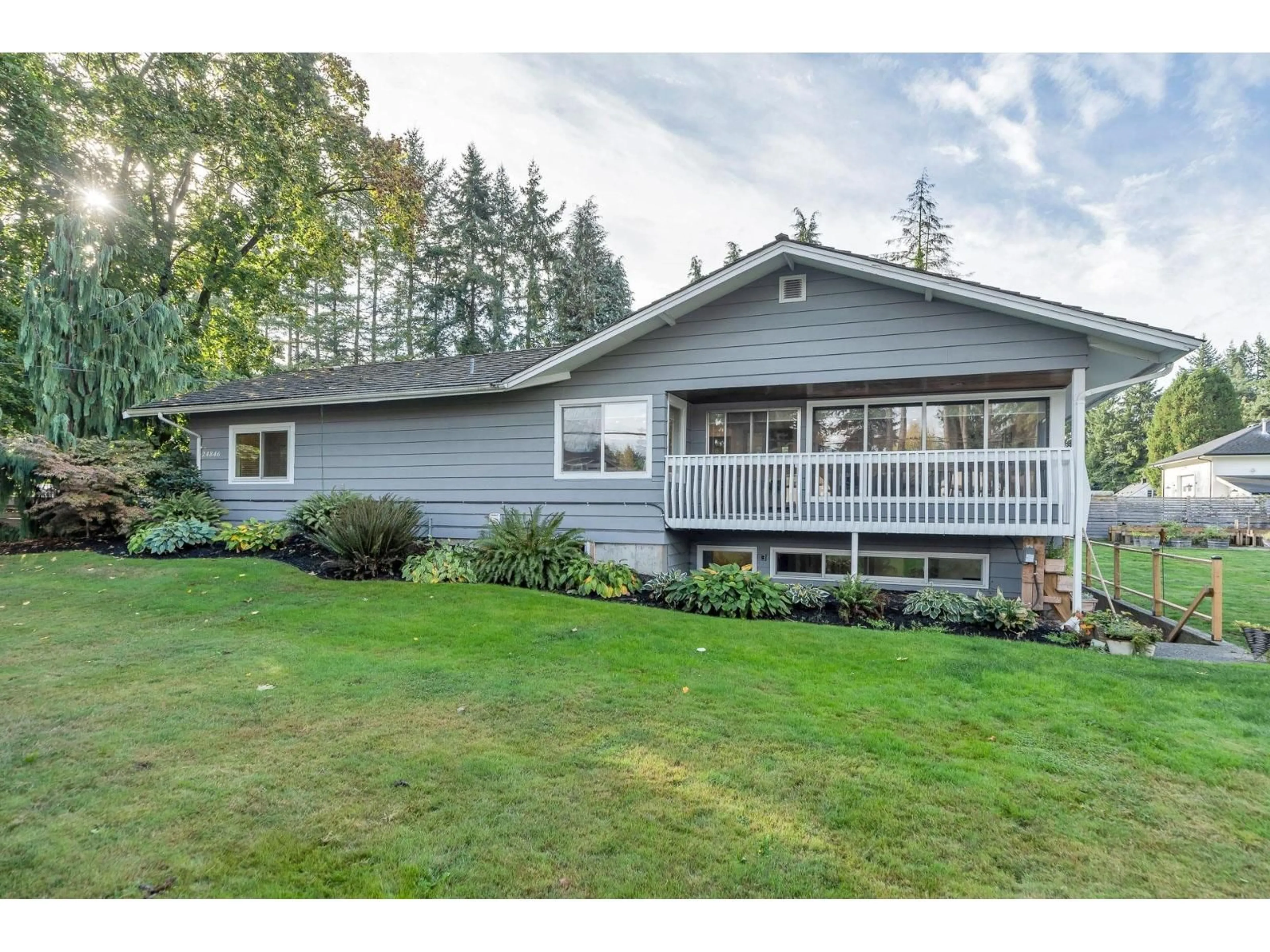 Home with vinyl exterior material, unknown for 24846 56, Langley British Columbia V4W1B1