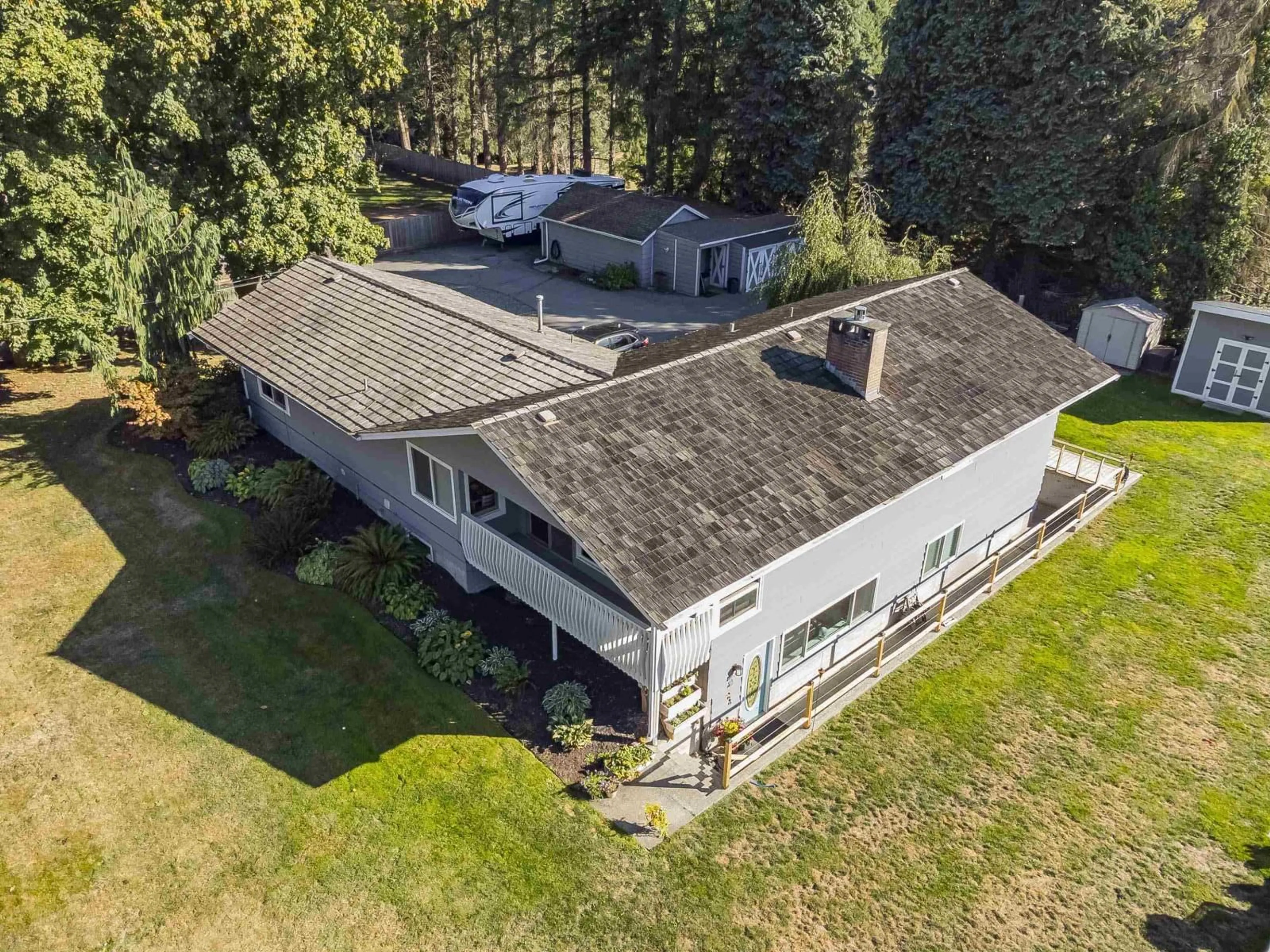 A pic from outside/outdoor area/front of a property/back of a property/a pic from drone, unknown for 24846 56, Langley British Columbia V4W1B1