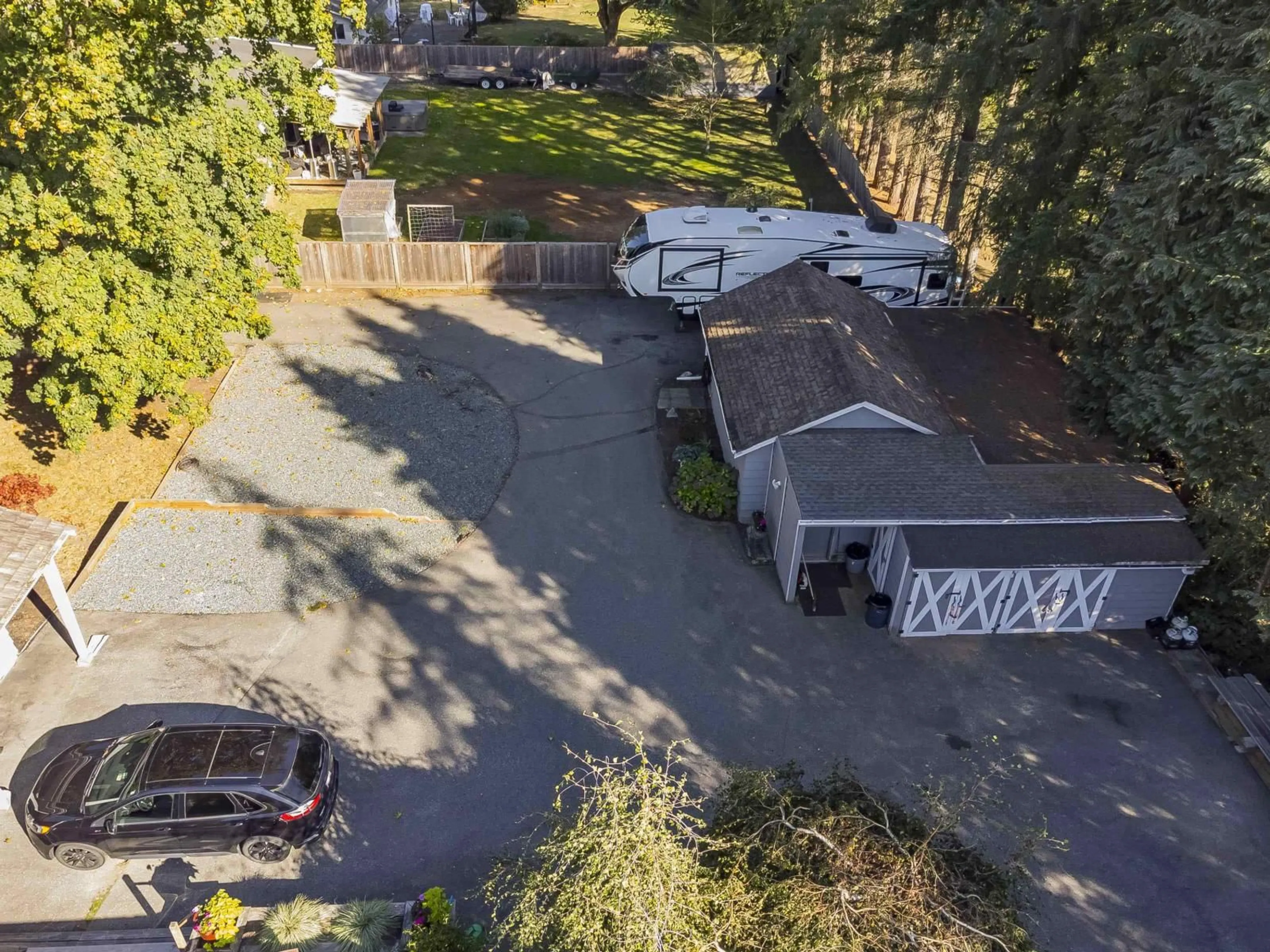A pic from outside/outdoor area/front of a property/back of a property/a pic from drone, unknown for 24846 56, Langley British Columbia V4W1B1