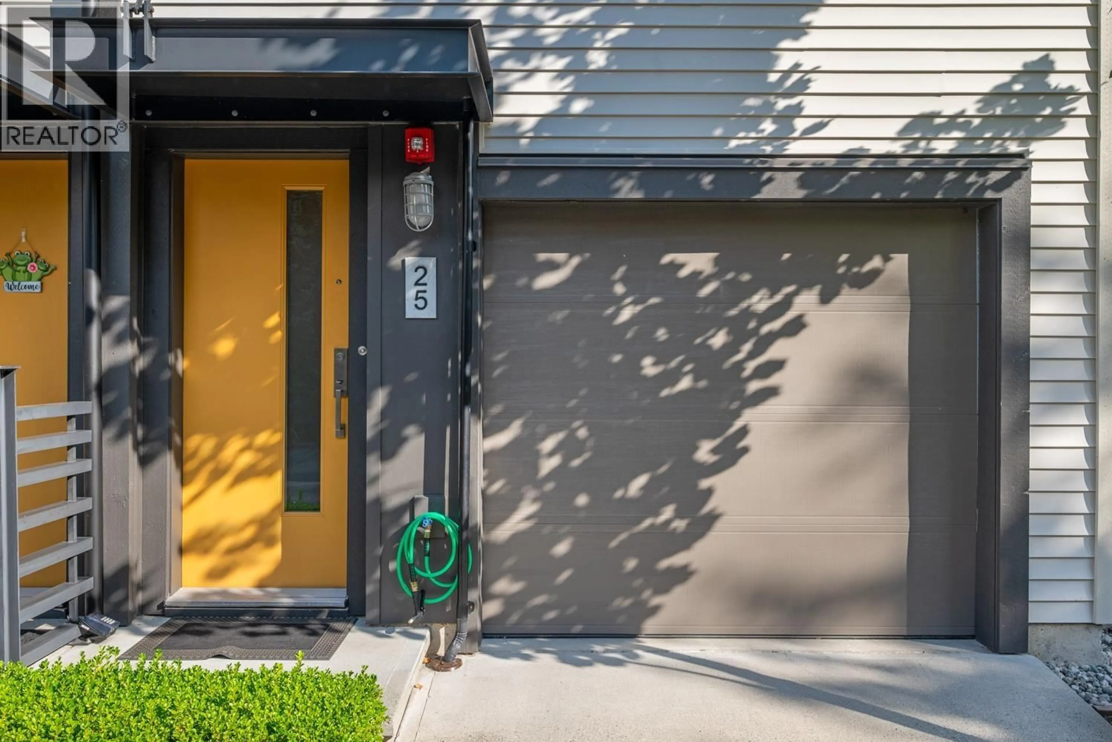 Indoor entryway for 25 - 2358 RANGER LANE, Port Coquitlam British Columbia V3B0L5