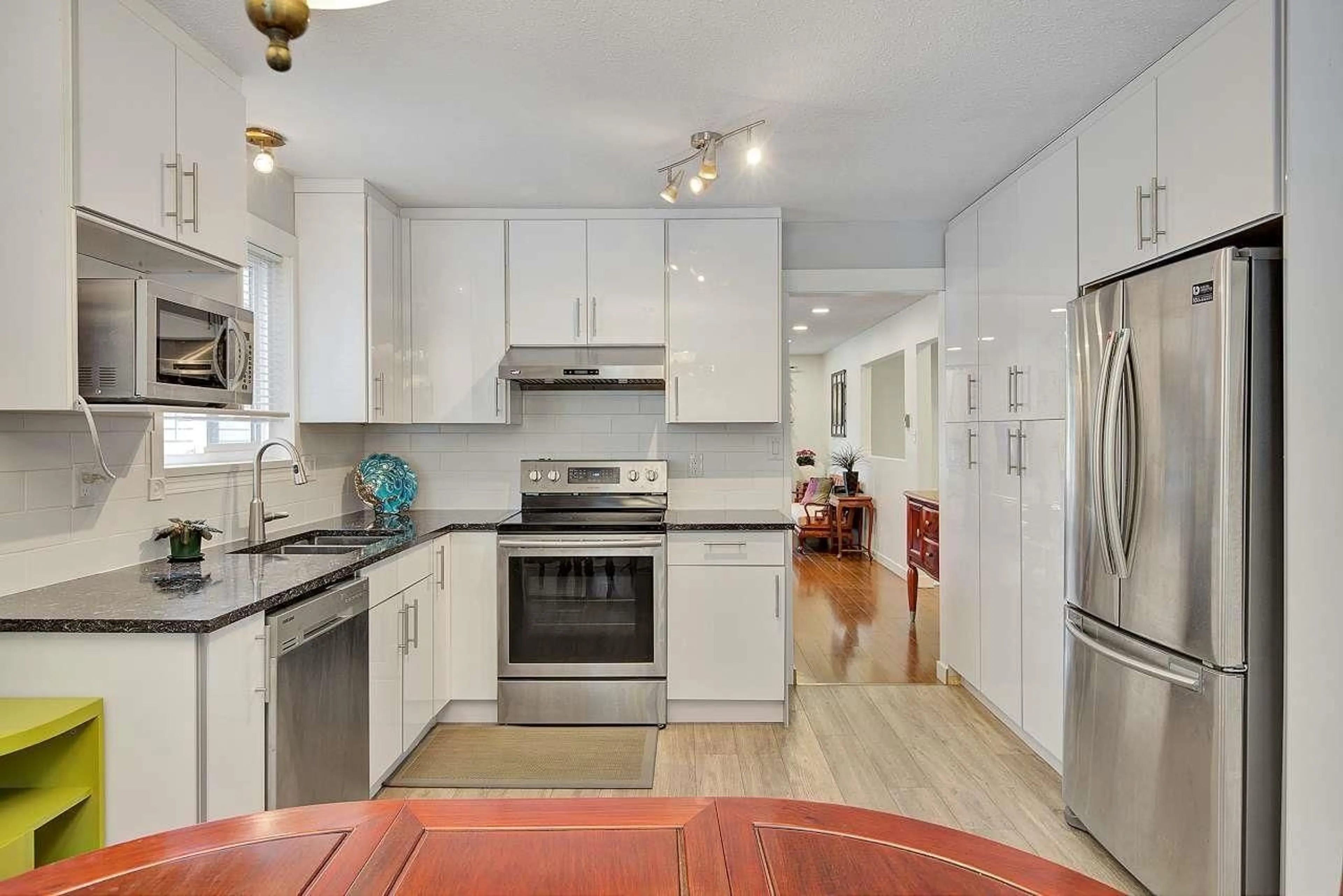 Open concept kitchen, unknown for 11820 STAPLES, Delta British Columbia V4E2T7