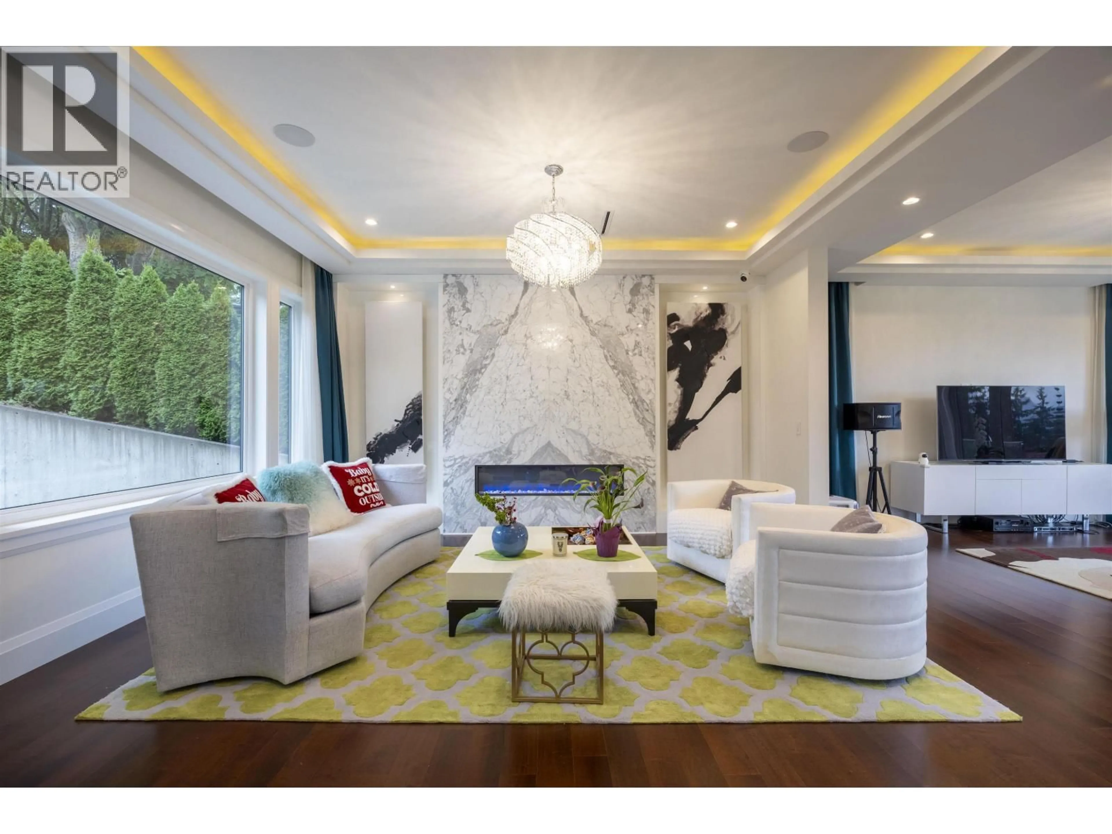Living room with furniture, unknown for 5111 HARBOUR VIEW ROAD, Burnaby British Columbia V5B1C9