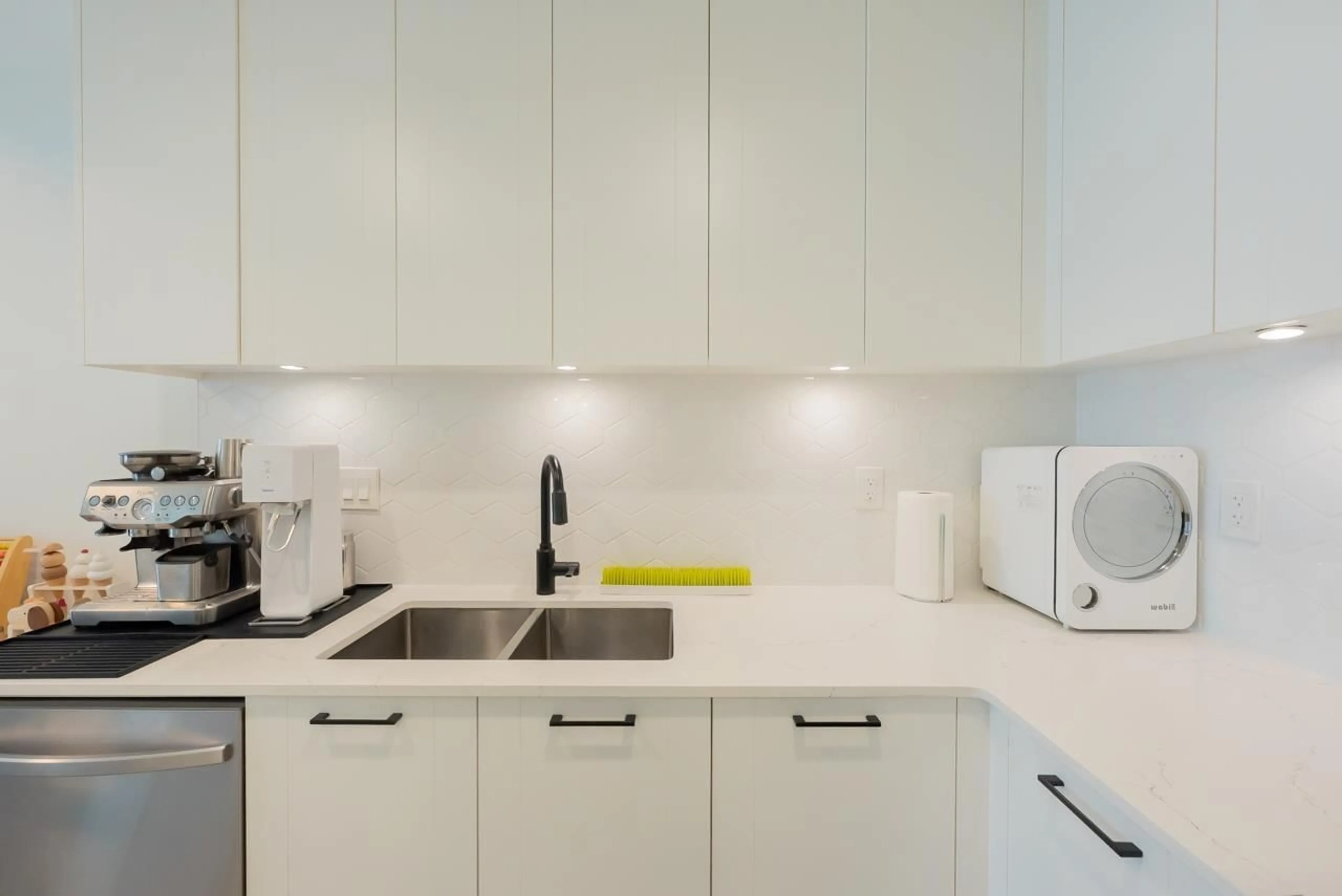 Standard kitchen, unknown for B501 - 20018 83A, Langley British Columbia V2Y3P3