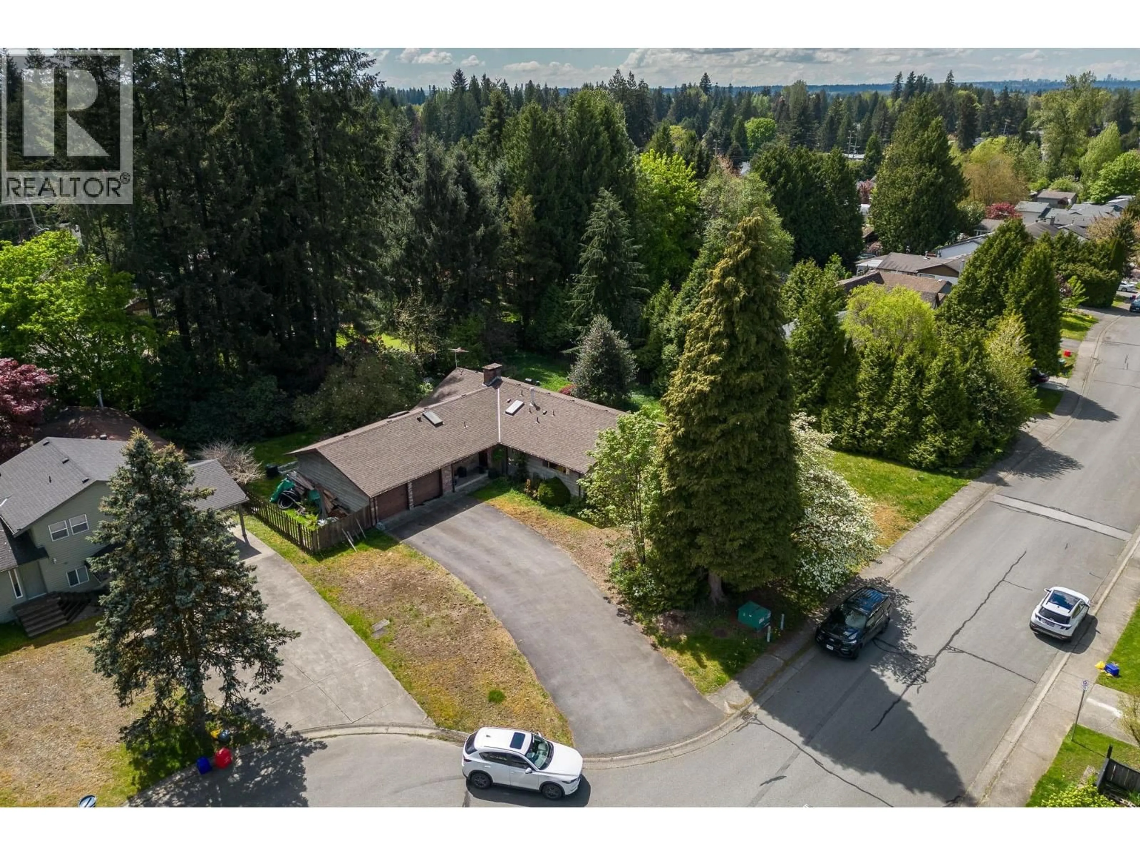 A pic from outside/outdoor area/front of a property/back of a property/a pic from drone, unknown for 21190 GLENWOOD AVENUE, Maple Ridge British Columbia V2X8K5