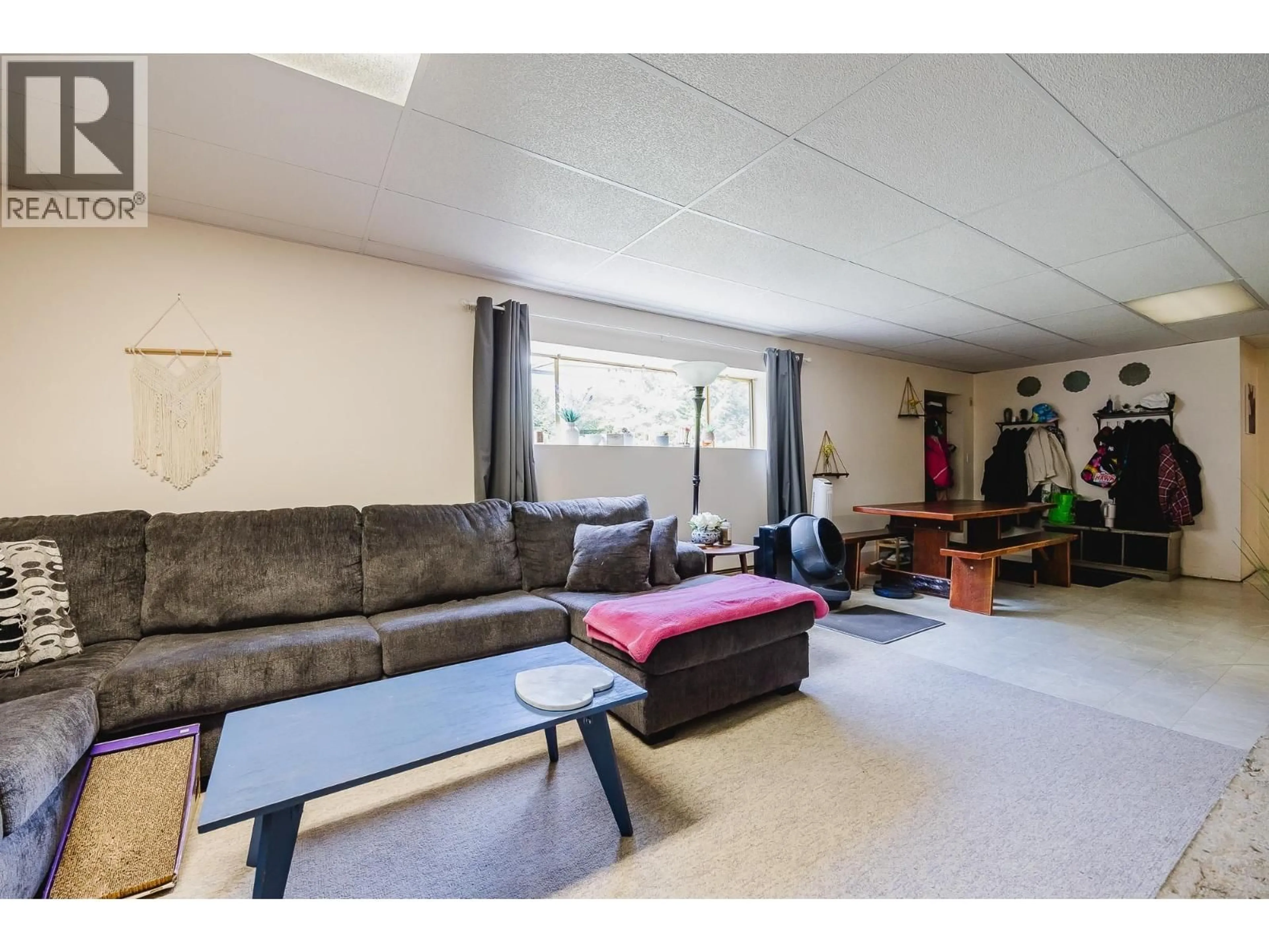 Living room with furniture, unknown for 21190 GLENWOOD AVENUE, Maple Ridge British Columbia V2X8K5