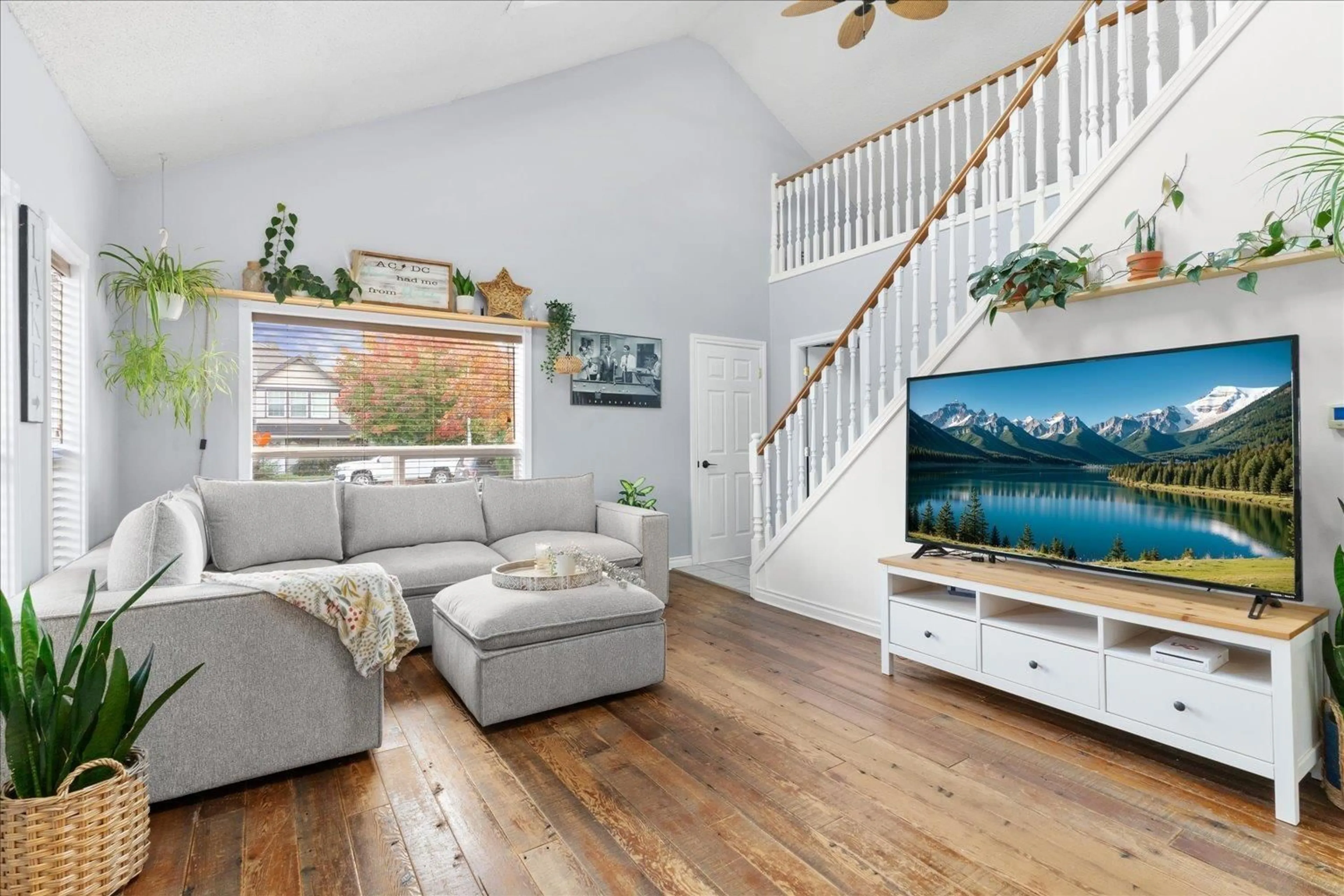 Living room with furniture, unknown for 7123 ROCHESTER AVENUE, Chilliwack British Columbia V2R2P3