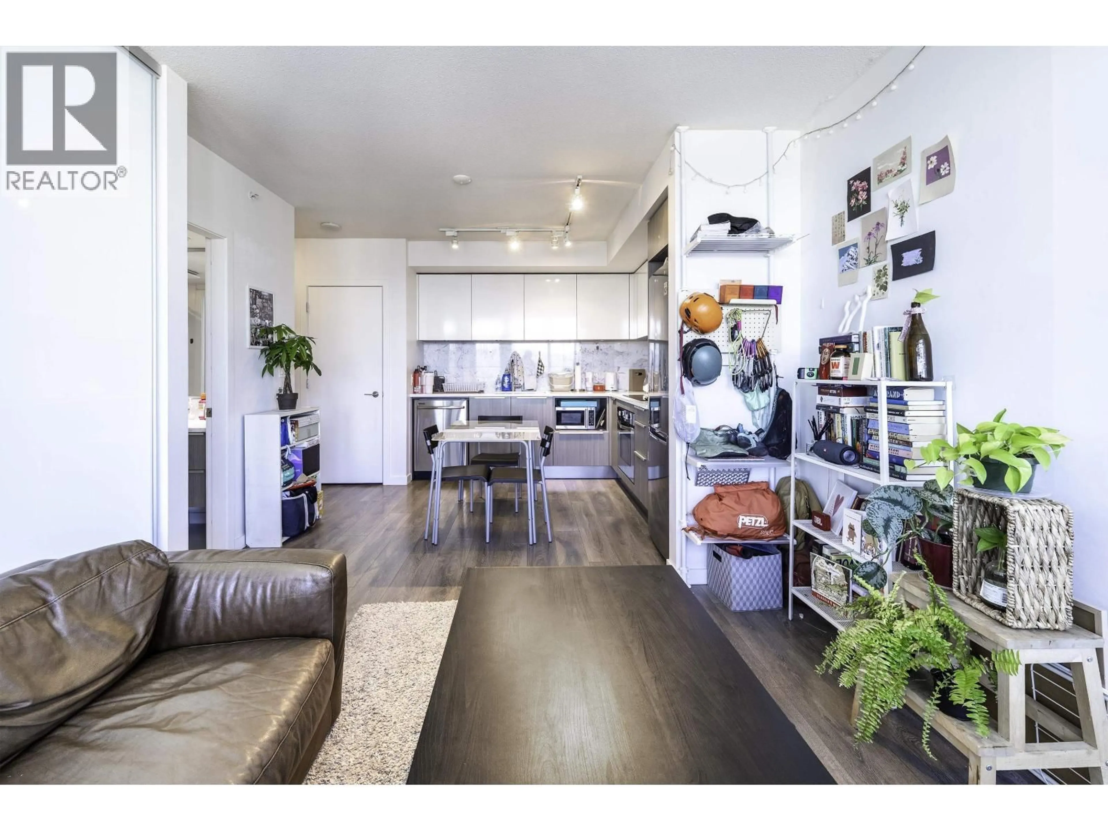 Open concept kitchen, wood/laminate floor for 3601 - 6461 TELFORD AVENUE, Burnaby British Columbia V5H0B7