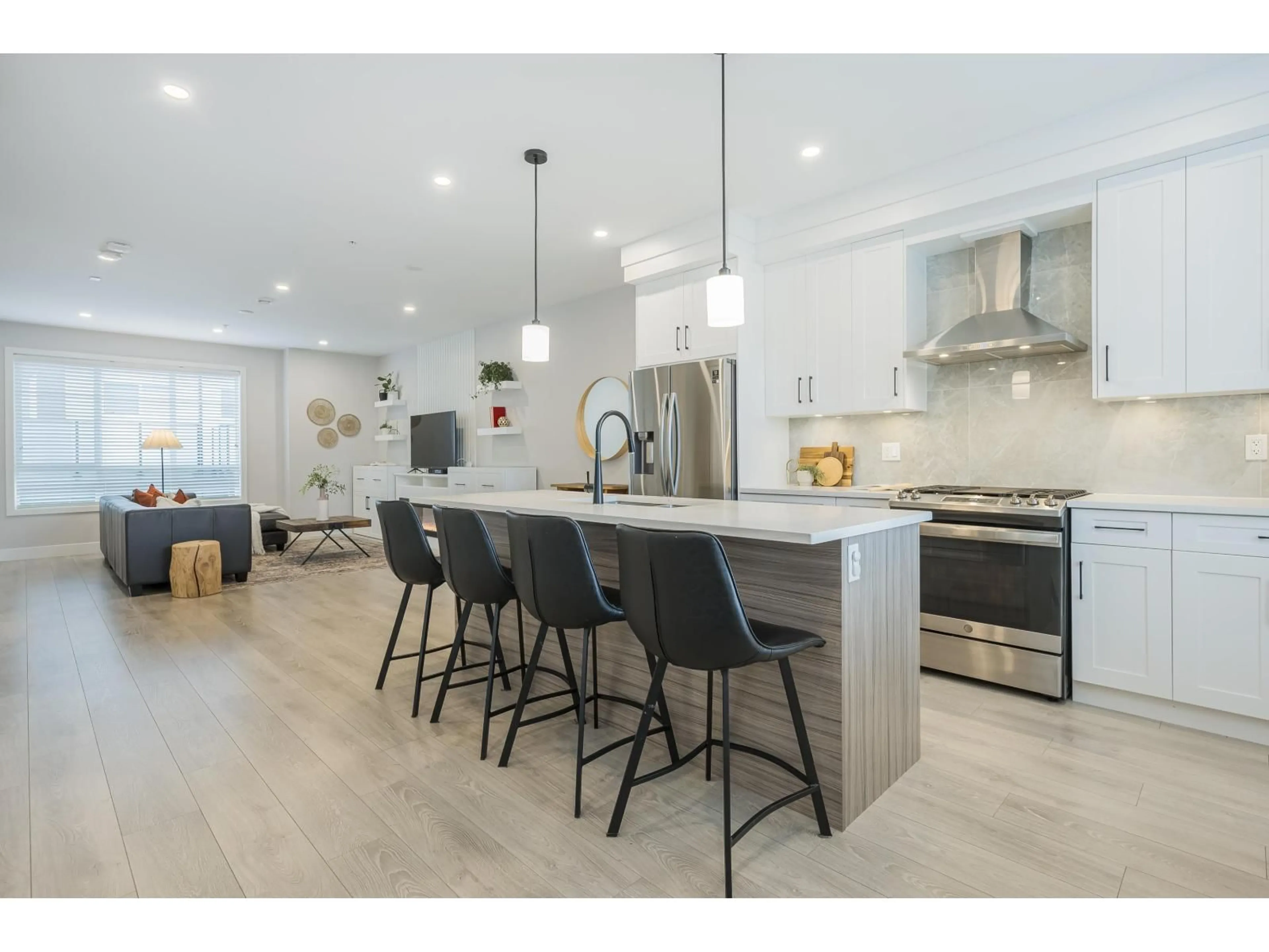 Open concept kitchen, ceramic/tile floor for 40 - 20155 84, Langley British Columbia V2Y3R3