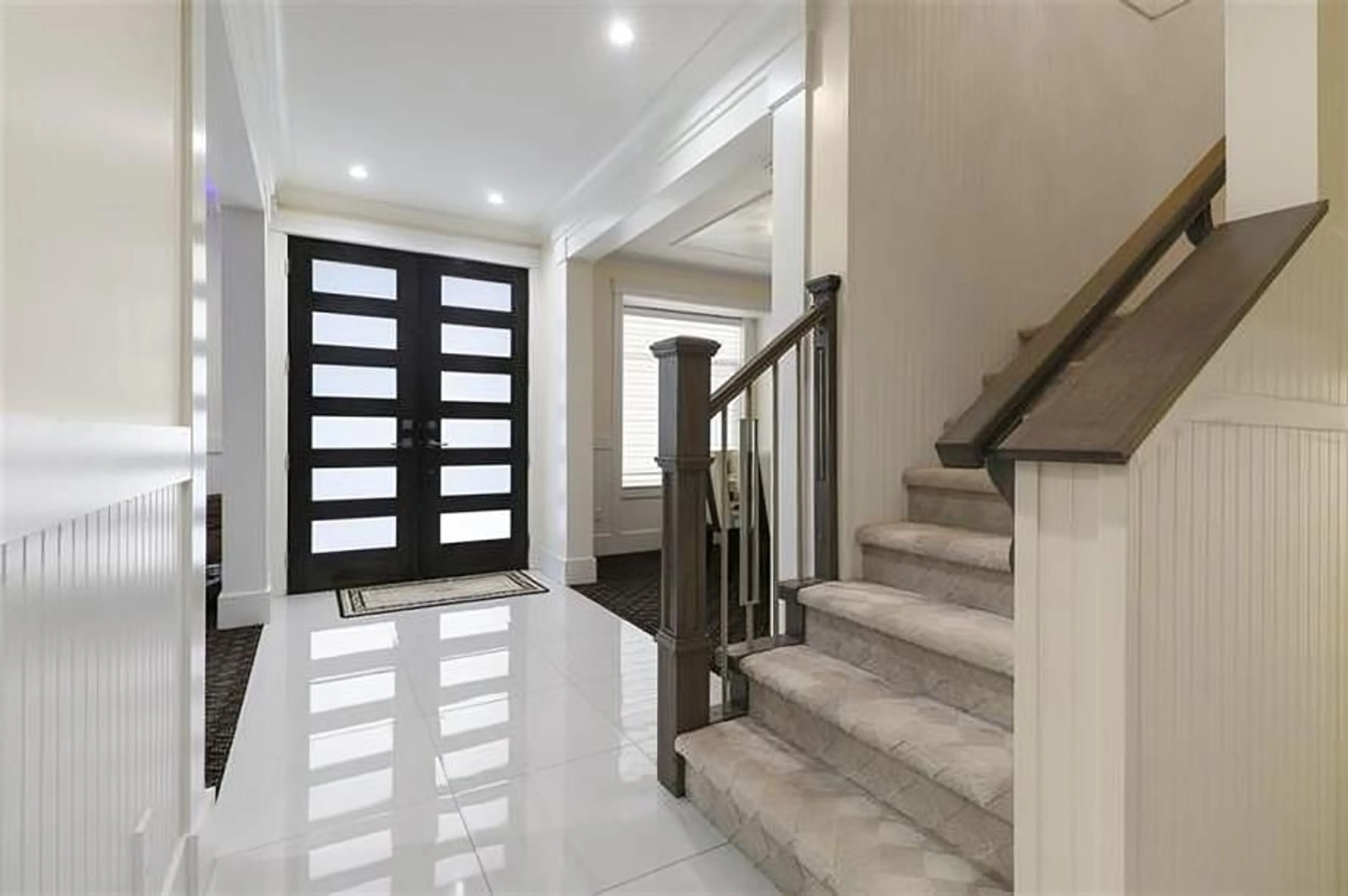 Indoor foyer for 9527 118, Delta British Columbia V4C6J3