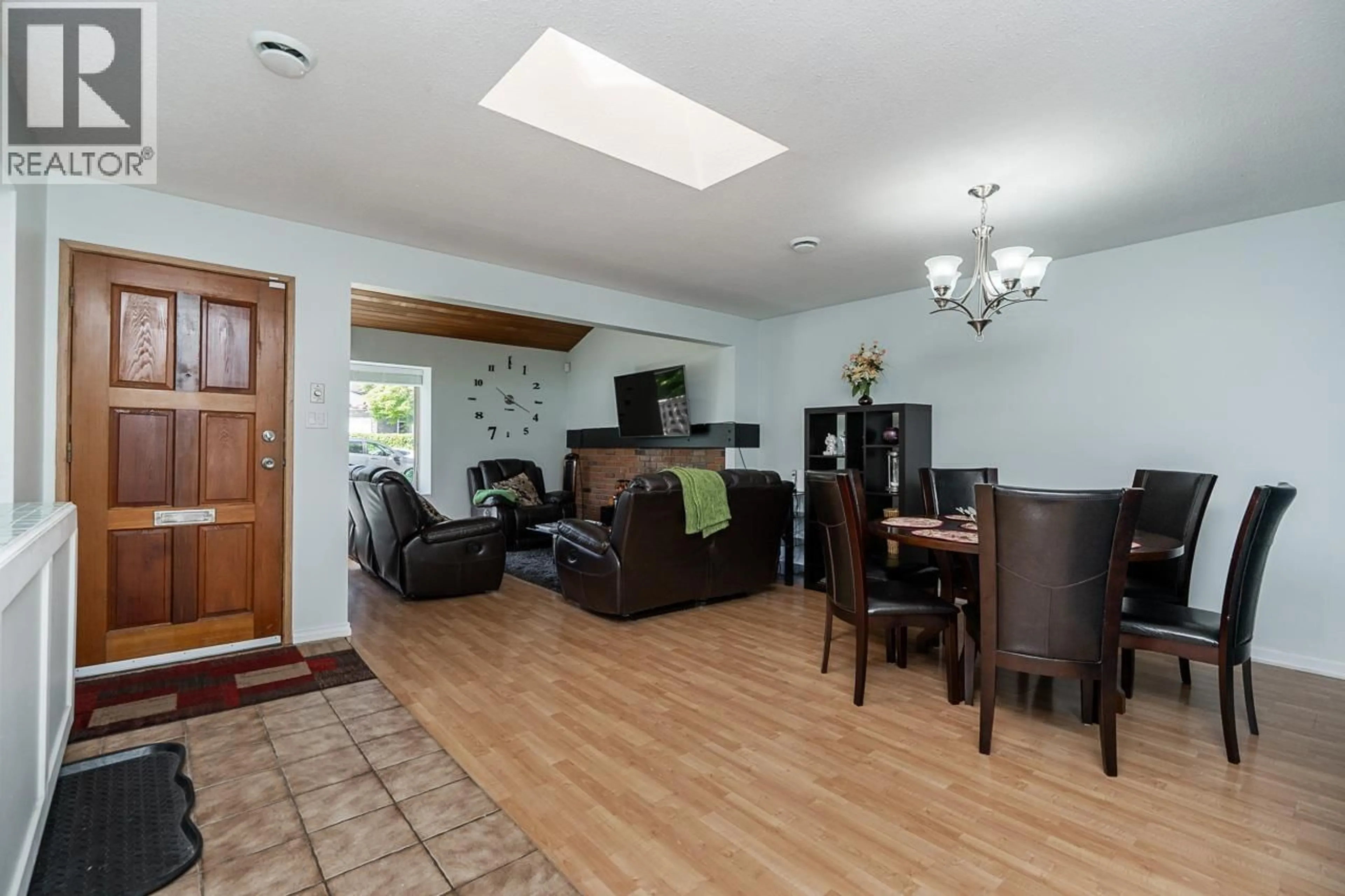 Living room with furniture, wood/laminate floor for 6094 WALKER AVENUE, Burnaby British Columbia V5E3B4