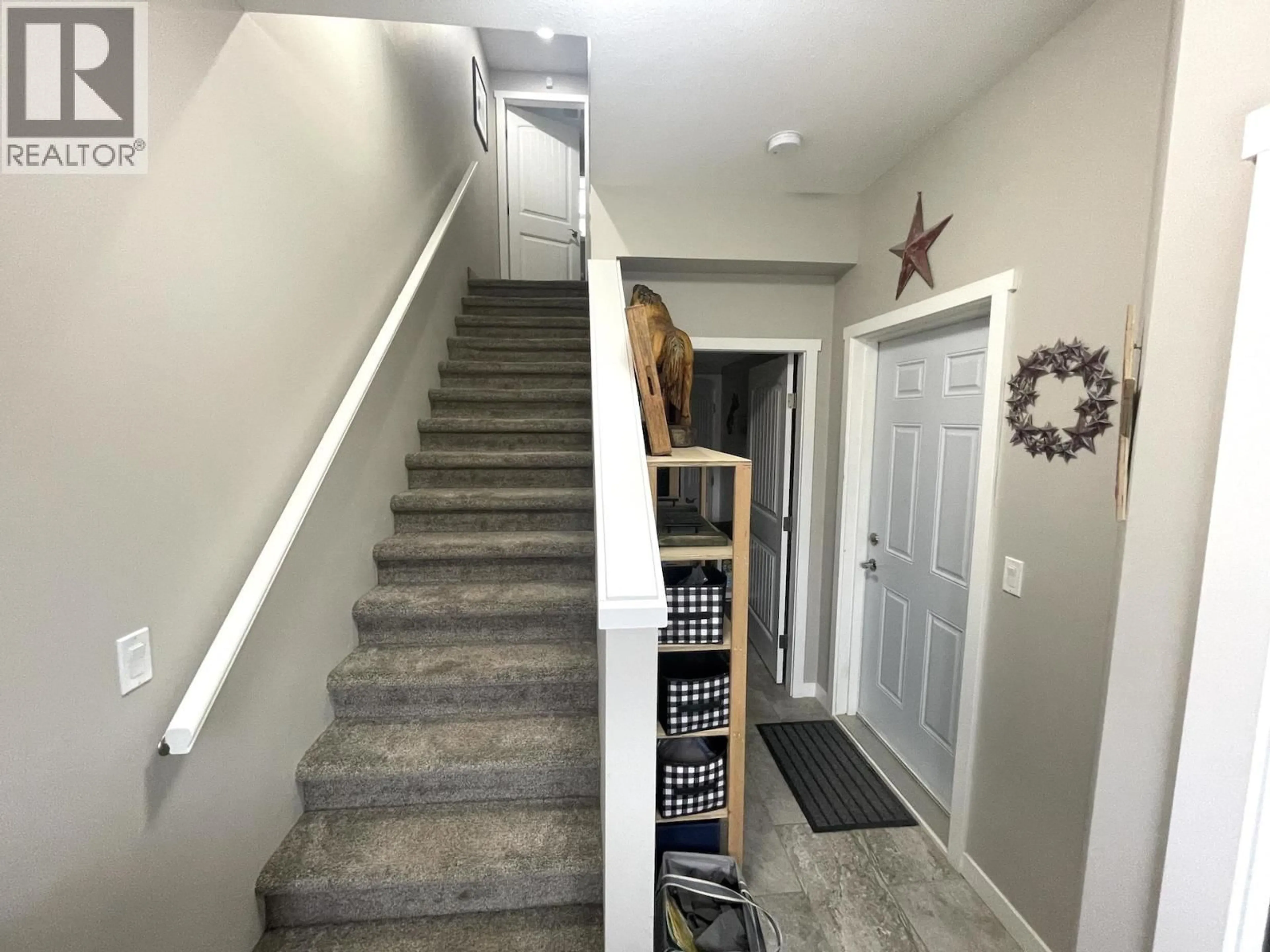 Indoor entryway for 10115 - - 10121 97 AVENUE, Fort St. John British Columbia V1J1N8
