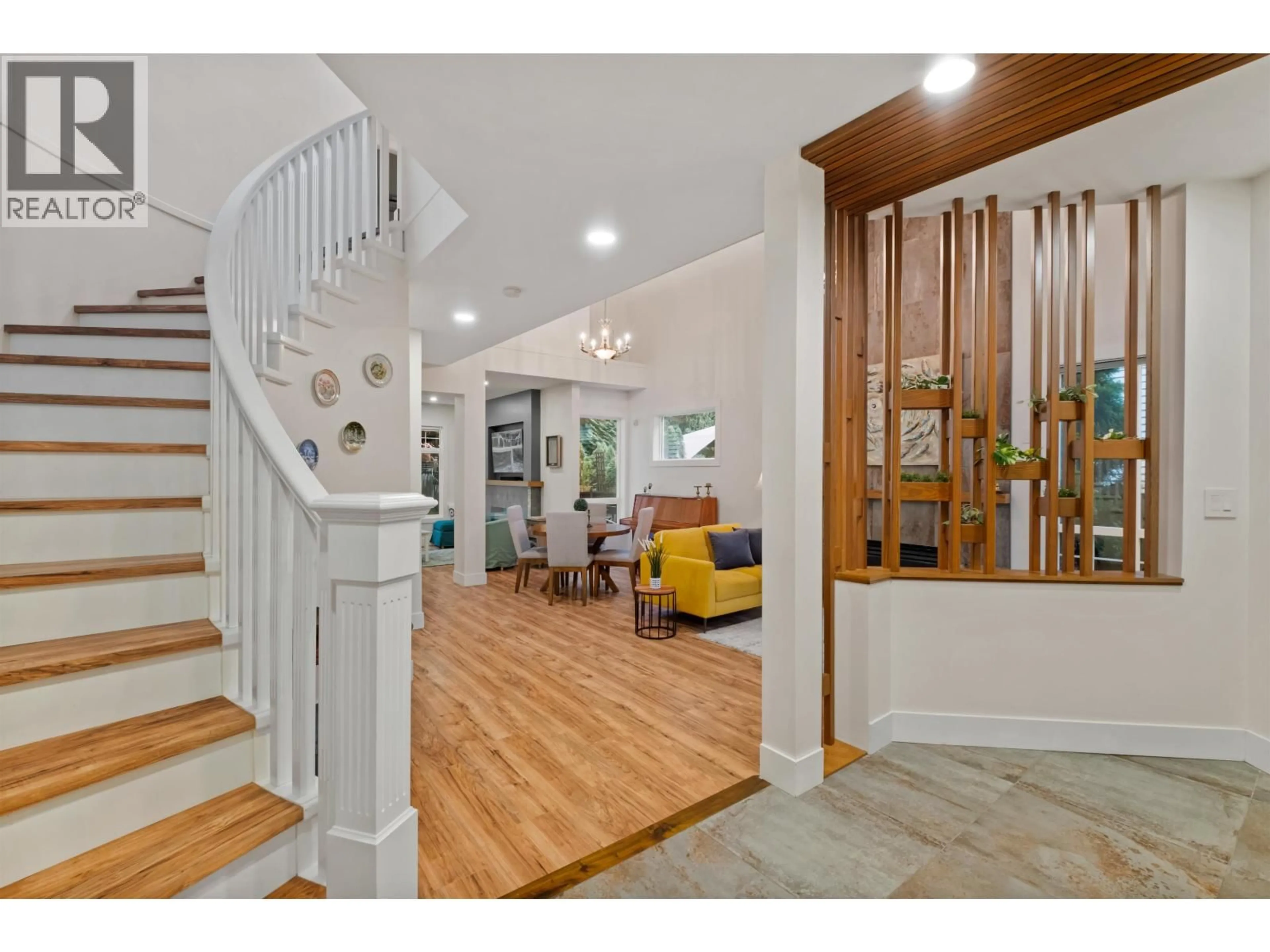 Indoor entryway for 1693 ARBUTUS PLACE, Coquitlam British Columbia V3E3K2