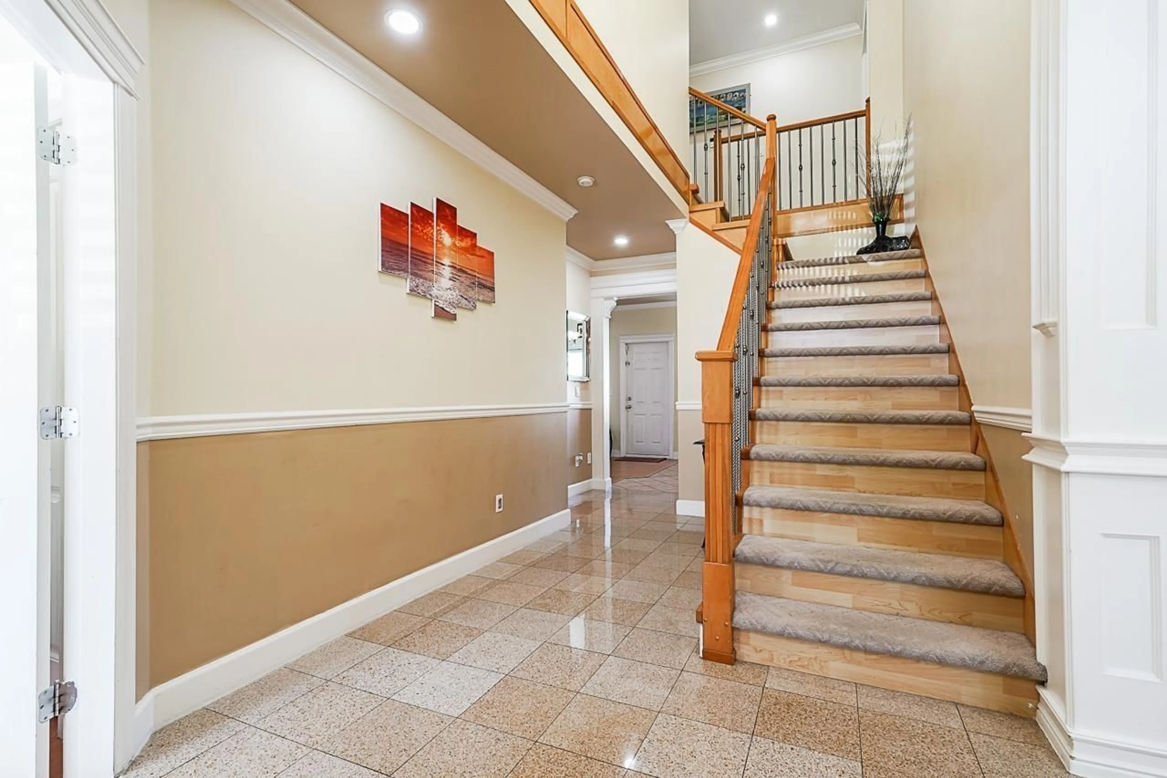 Indoor foyer for 13535 80A, Surrey British Columbia V3W1R3