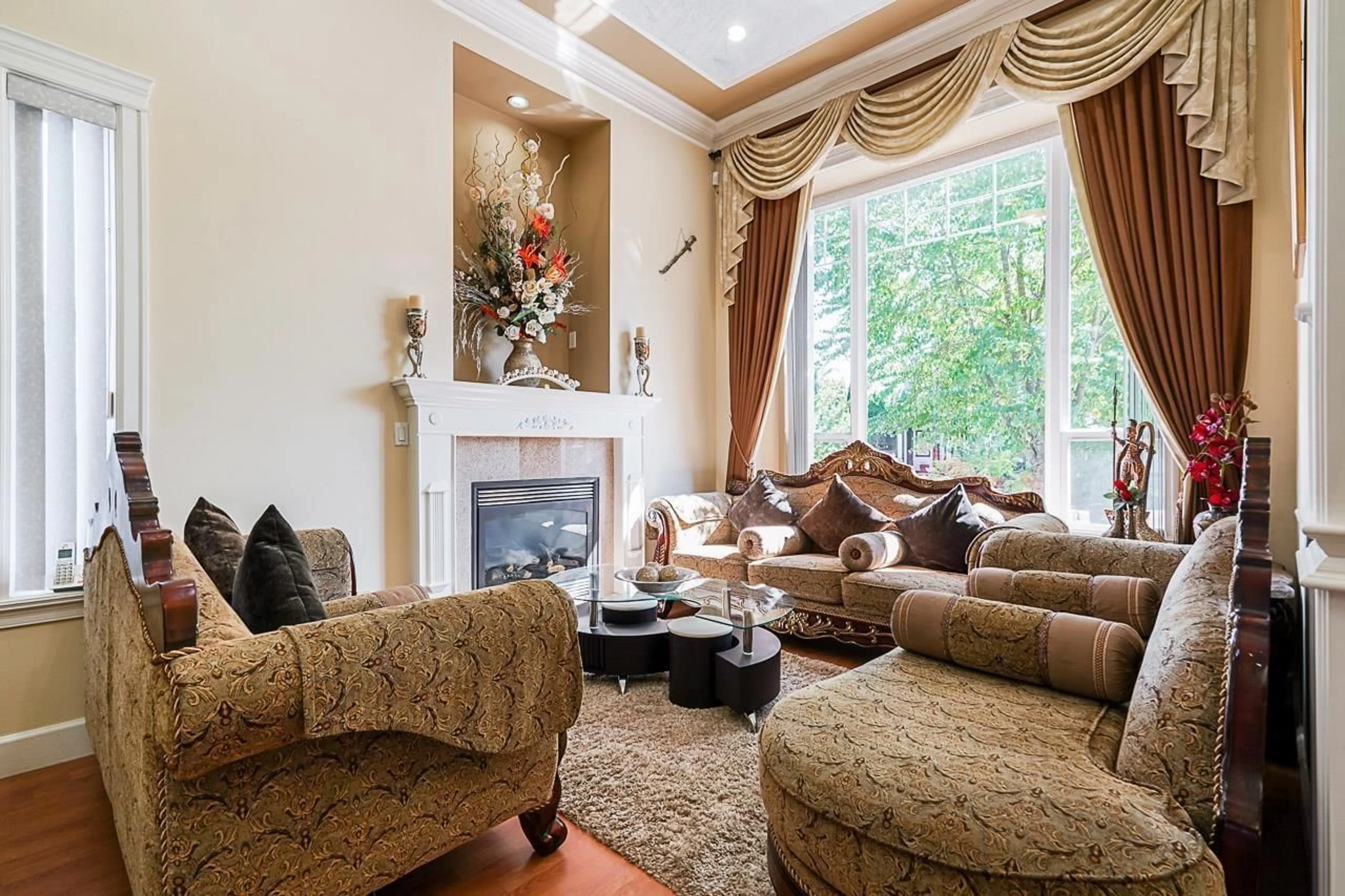 Living room with furniture, unknown for 13535 80A, Surrey British Columbia V3W1R3