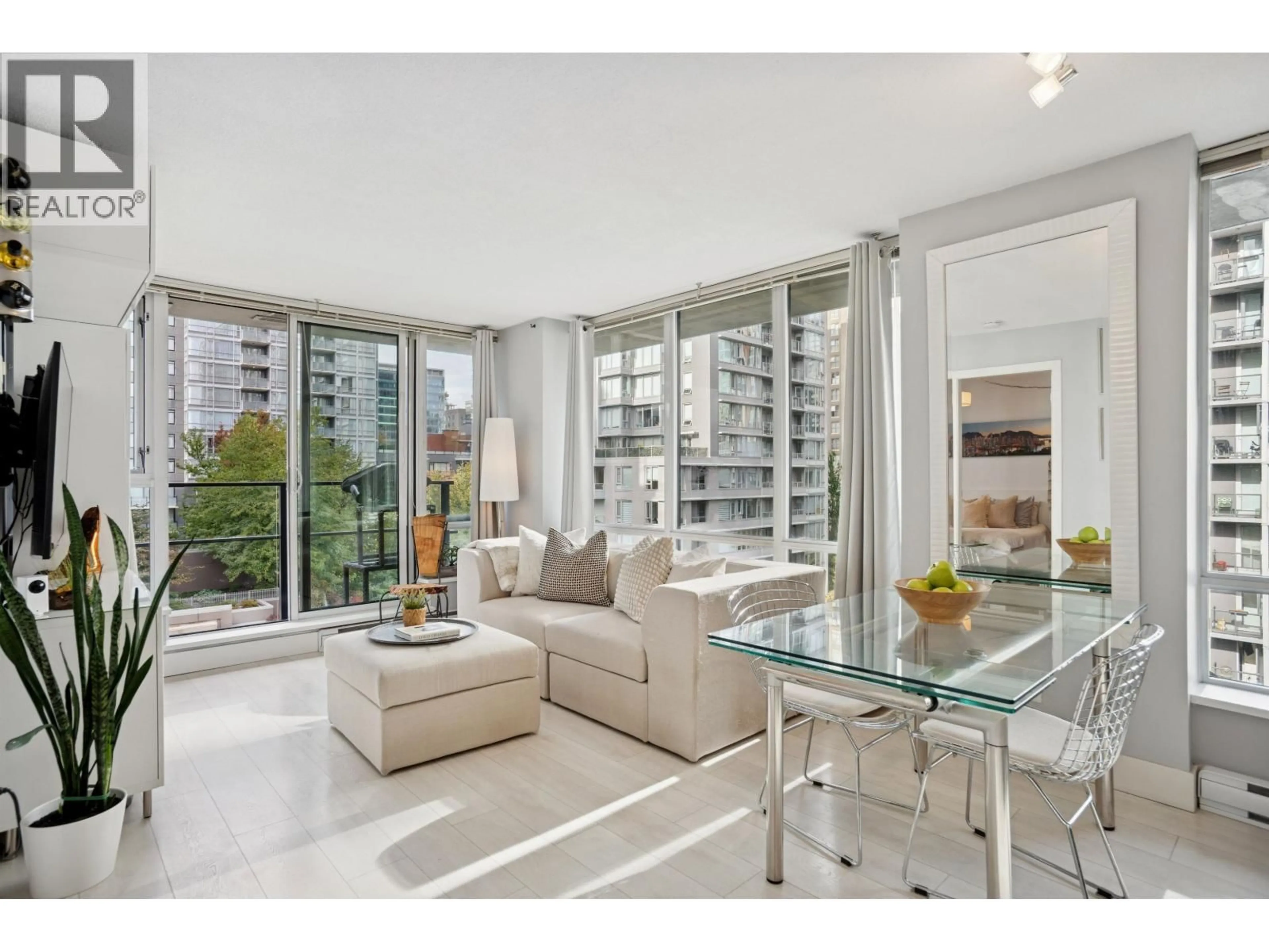 Living room with furniture, unknown for 811 - 1088 RICHARDS STREET, Vancouver British Columbia V6B0J8