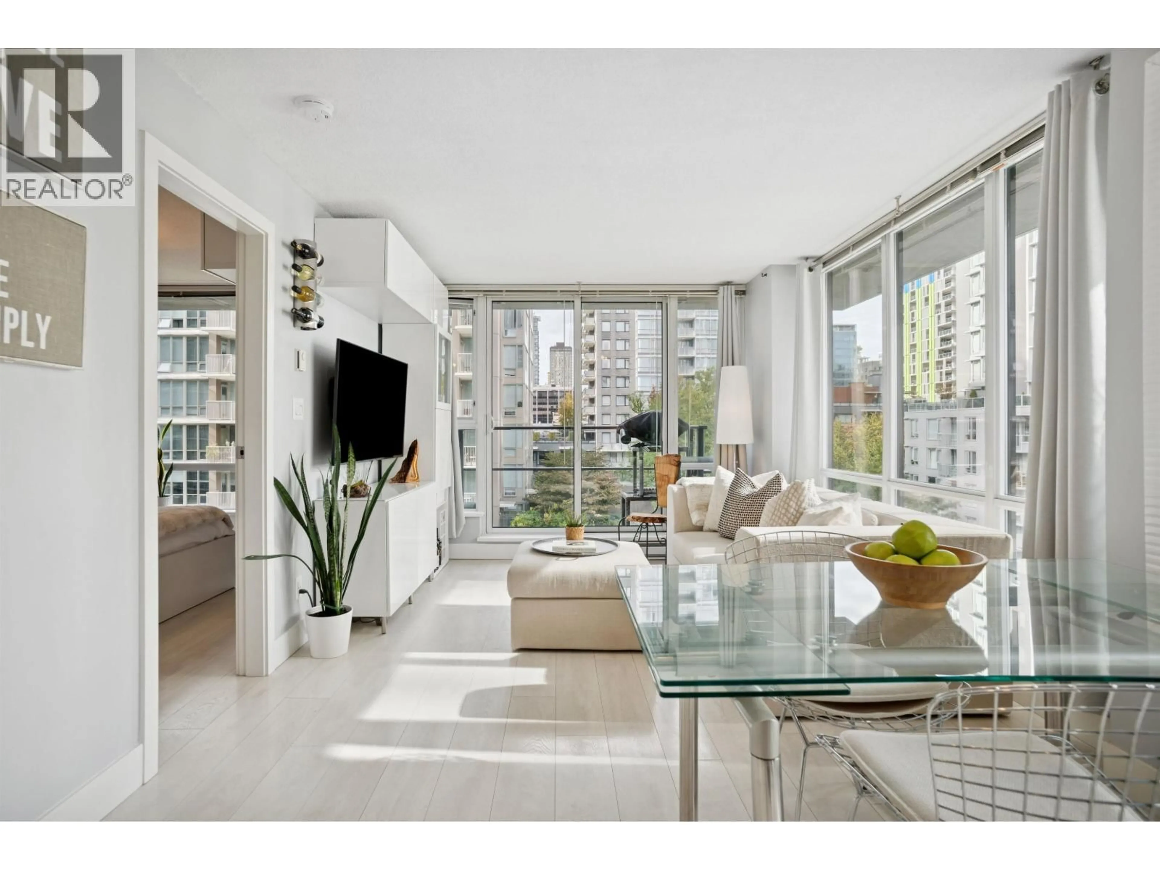 Living room with furniture, unknown for 811 - 1088 RICHARDS STREET, Vancouver British Columbia V6B0J8
