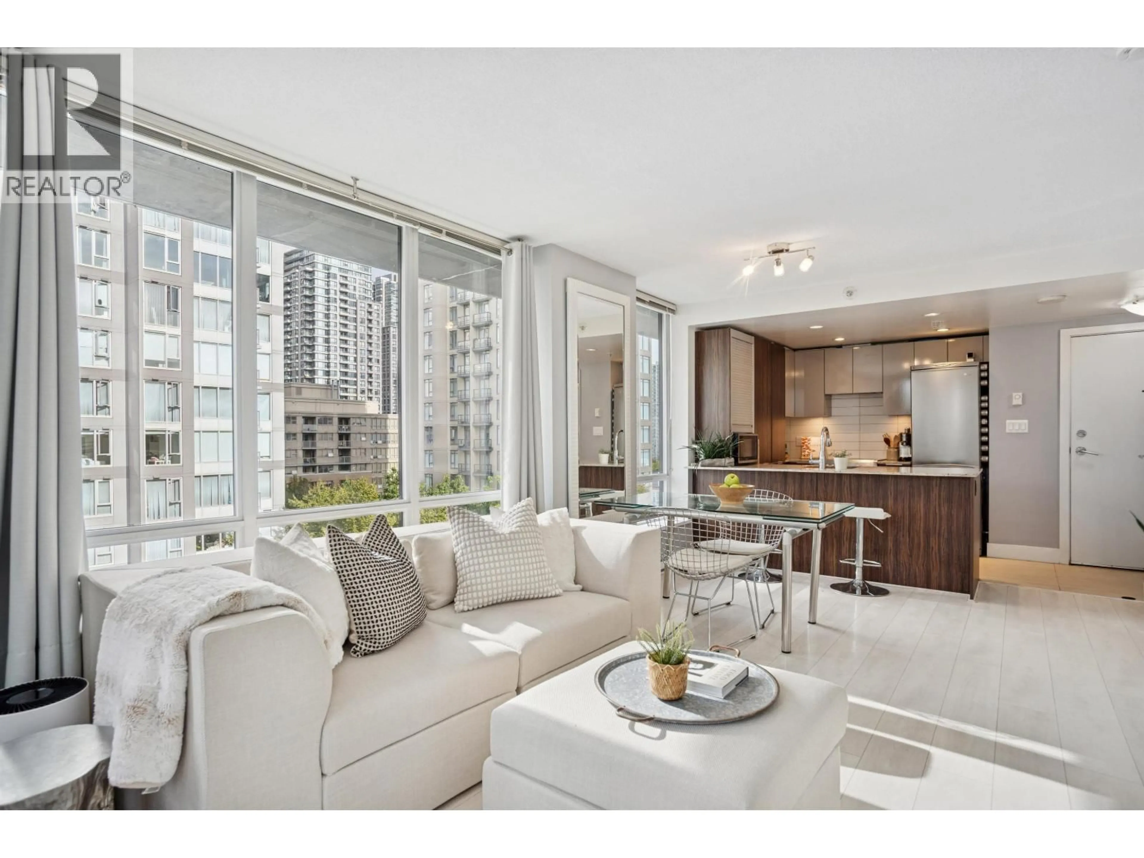 Living room with furniture, unknown for 811 - 1088 RICHARDS STREET, Vancouver British Columbia V6B0J8