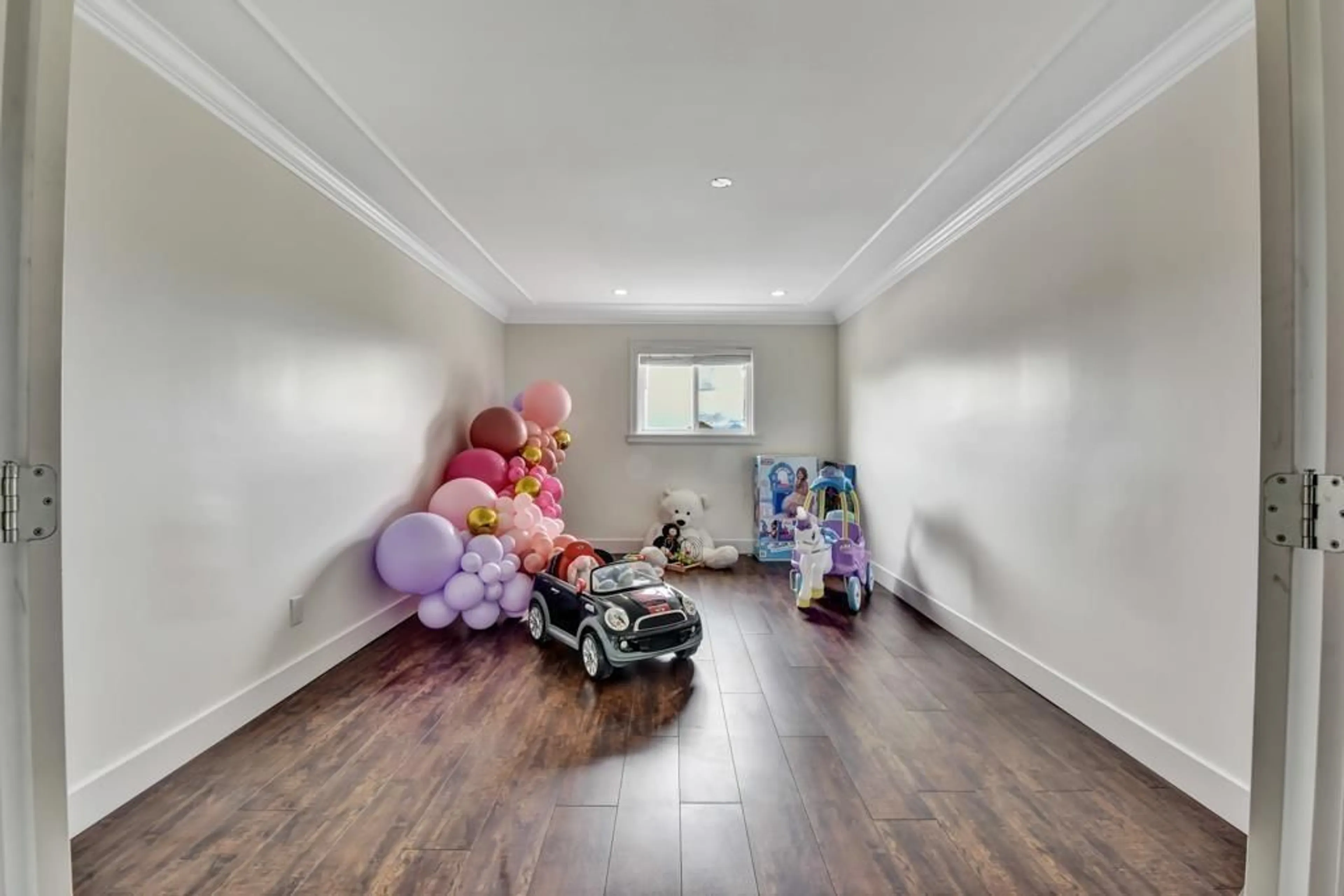 A pic of a room for 15181 68A, Surrey British Columbia V3S7Y7