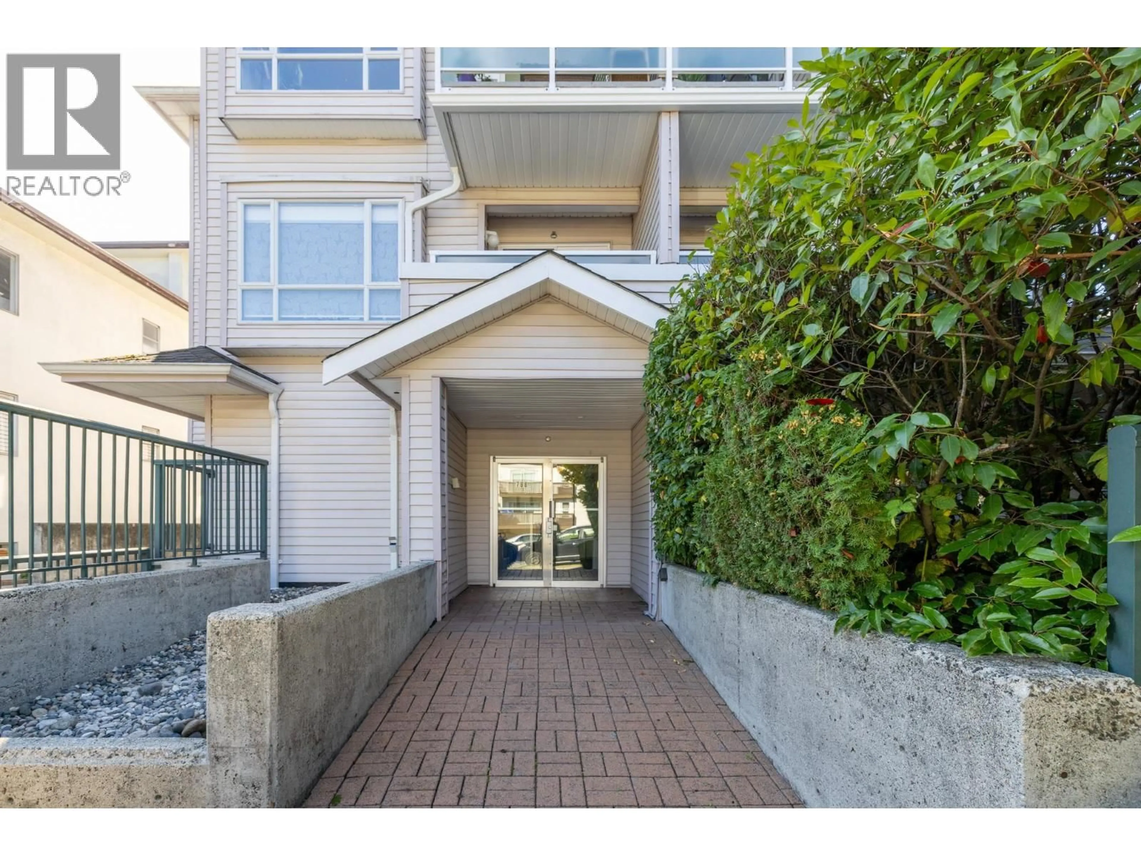Unknown for 303 - 788 8TH AVENUE, Vancouver British Columbia V5T1T4