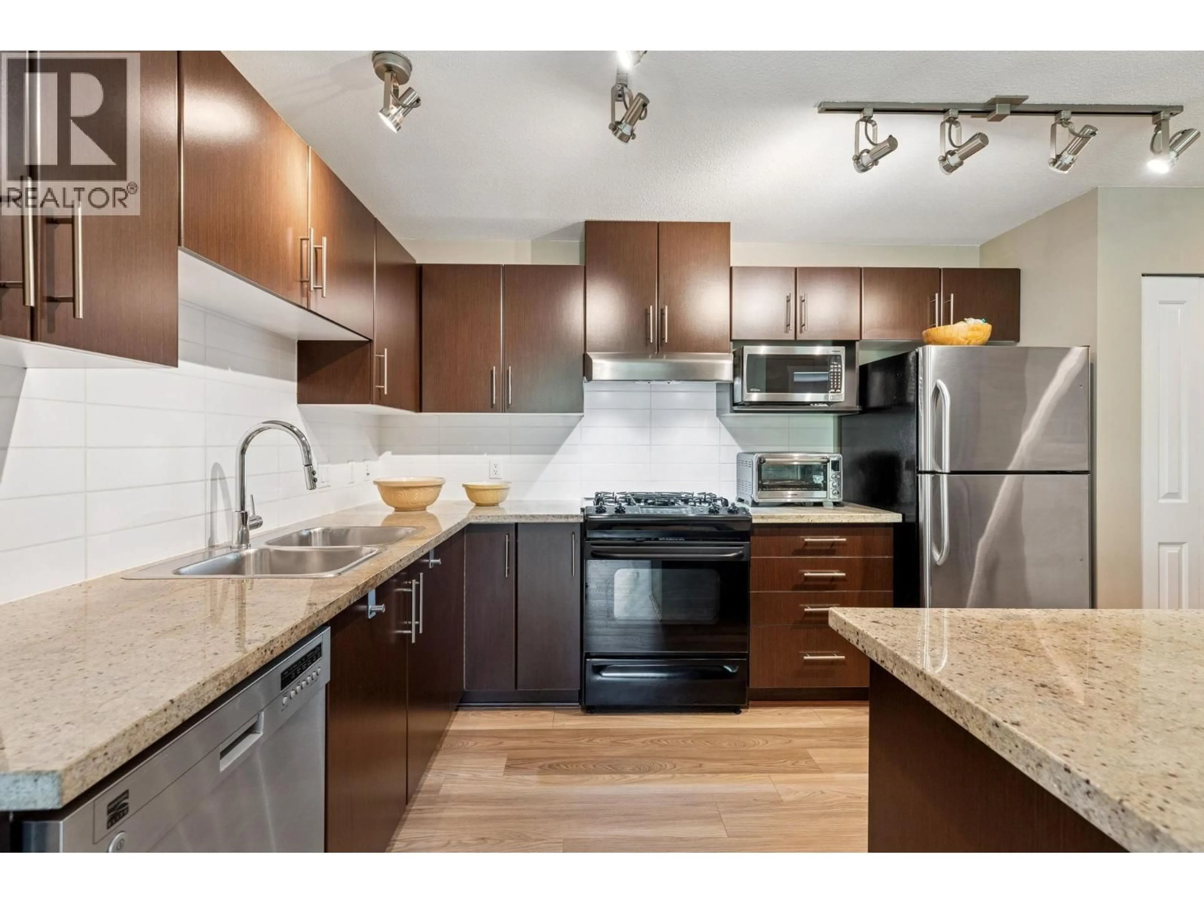 Standard kitchen, unknown for 212 - 600 KLAHANIE DRIVE, Port Moody British Columbia V3H5L2