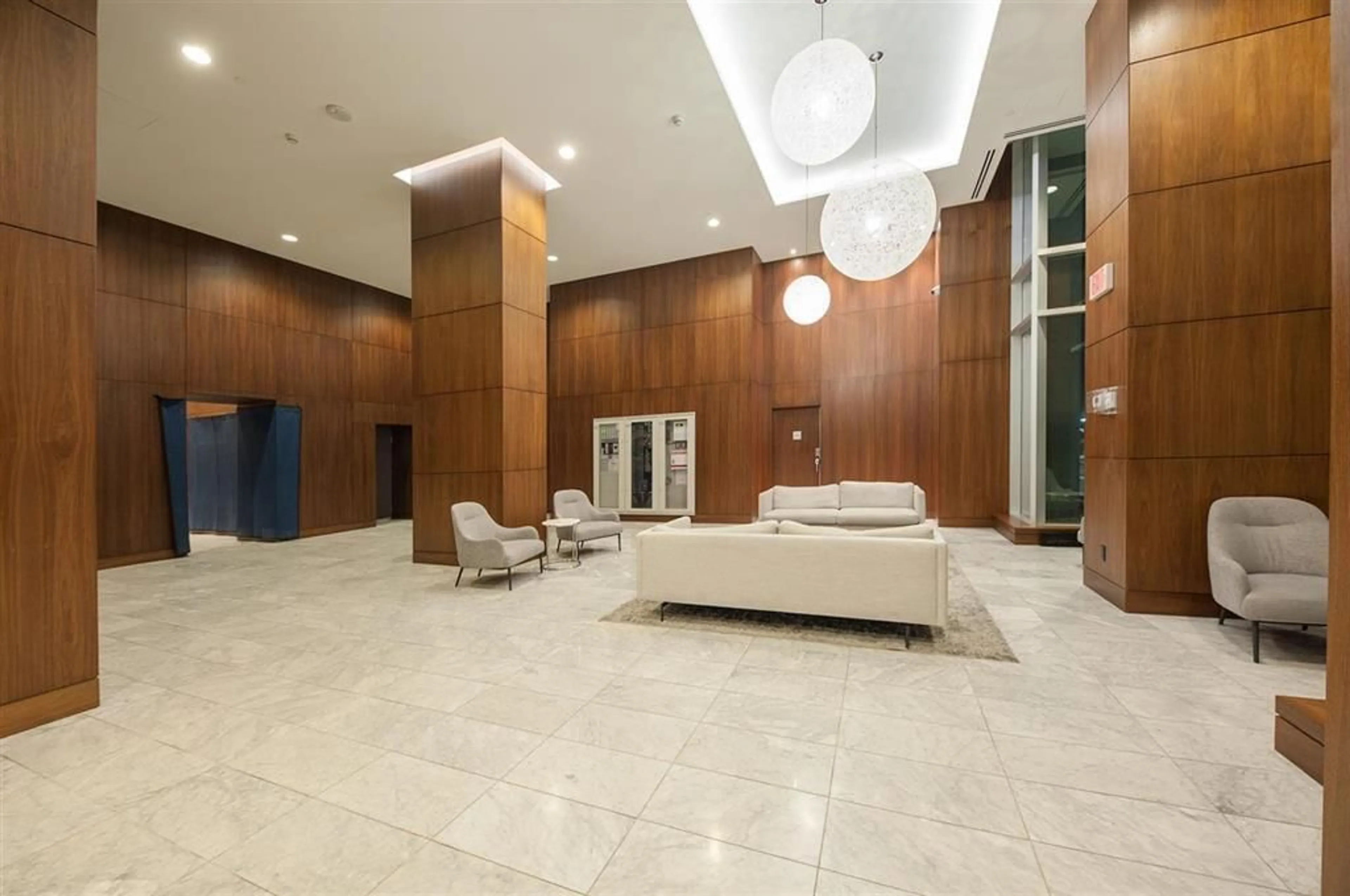 Lobby for 2809 - 13750 100, Surrey British Columbia V3T0L3