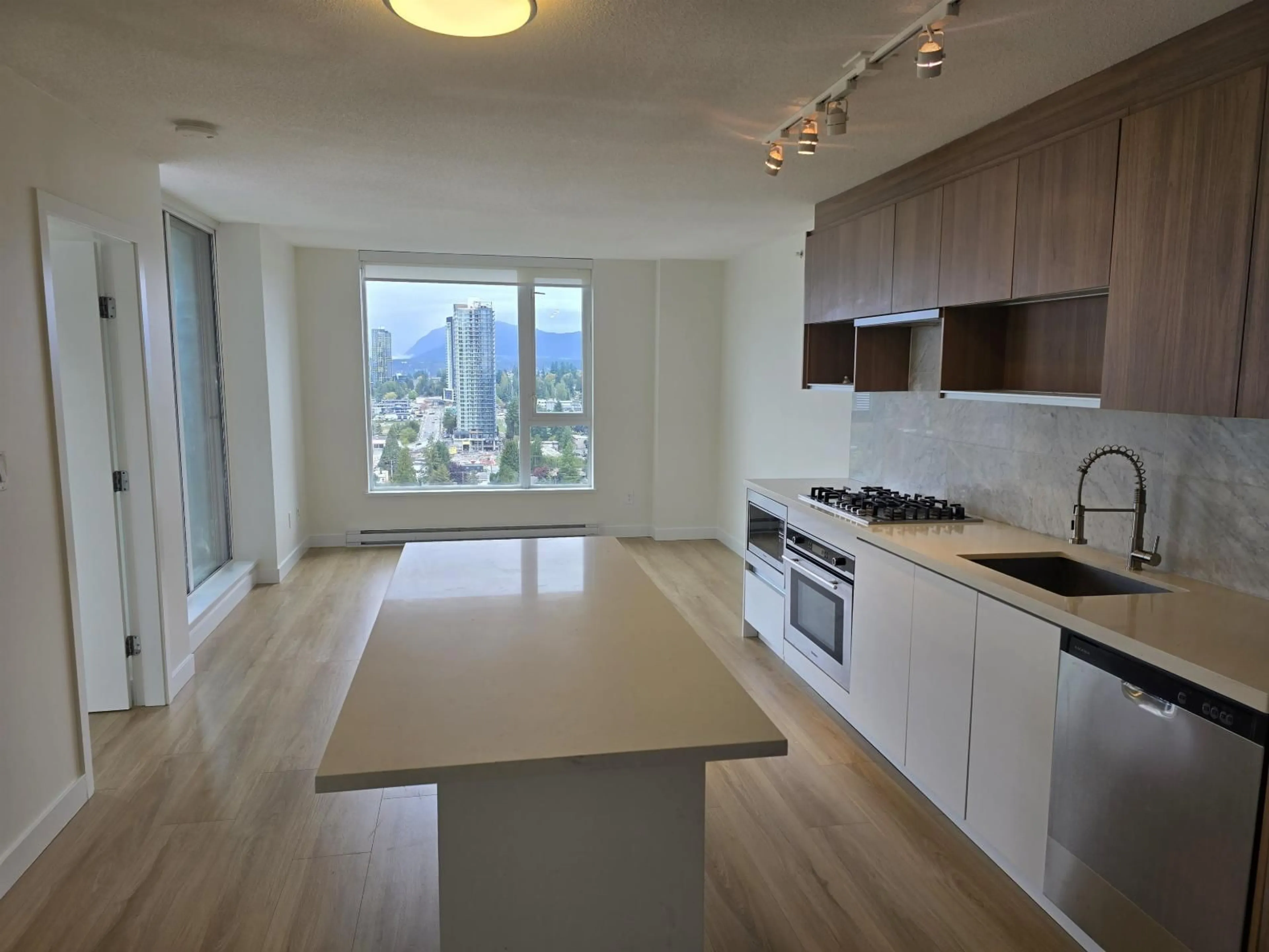 Open concept kitchen, unknown for 2809 - 13750 100, Surrey British Columbia V3T0L3