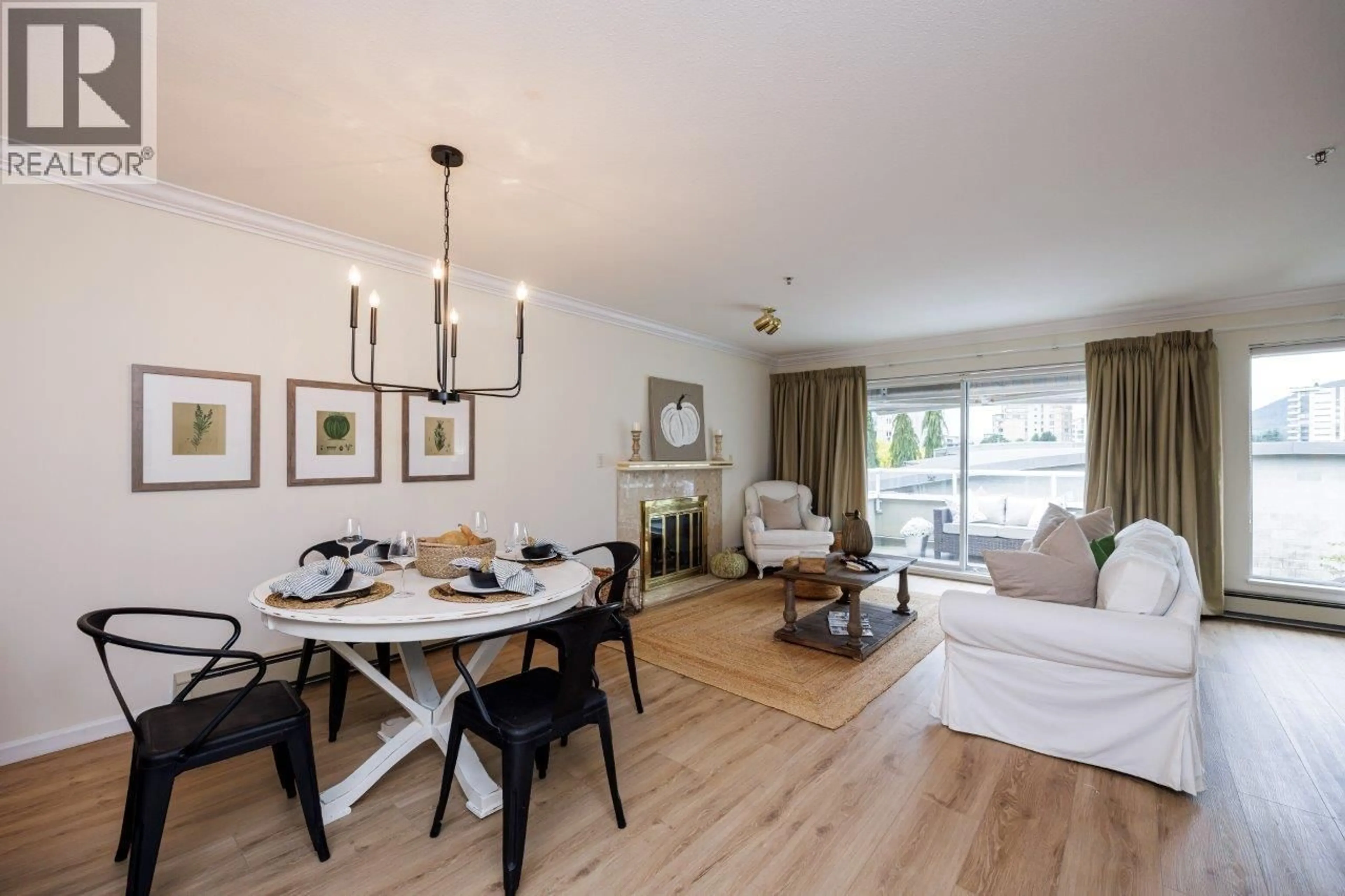 Dining room, wood/laminate floor for 17 - 2150 MARINE DRIVE, West Vancouver British Columbia V7V1K3