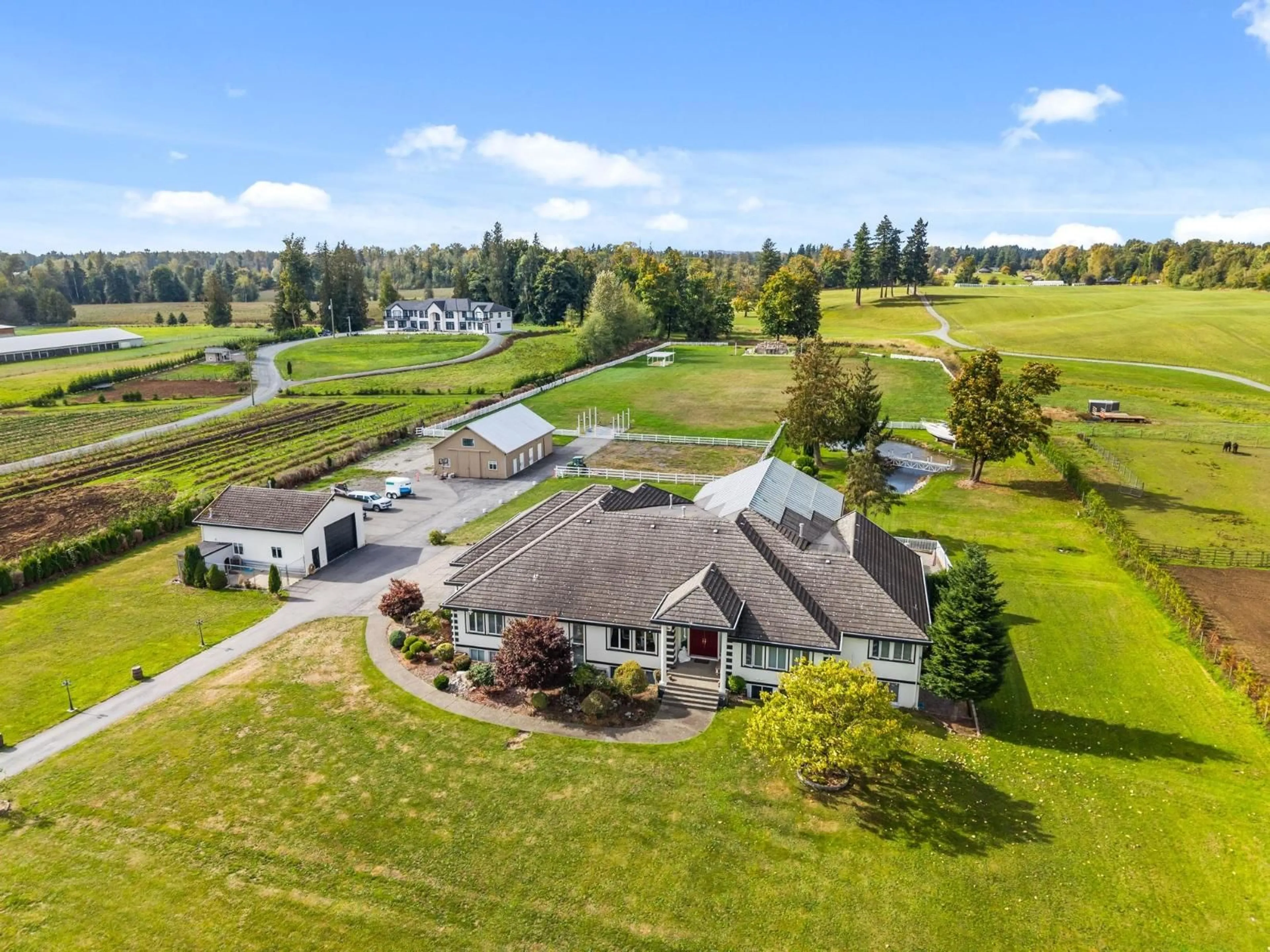 A pic from outside/outdoor area/front of a property/back of a property/a pic from drone, unknown for 667 248, Langley British Columbia V4W2C2