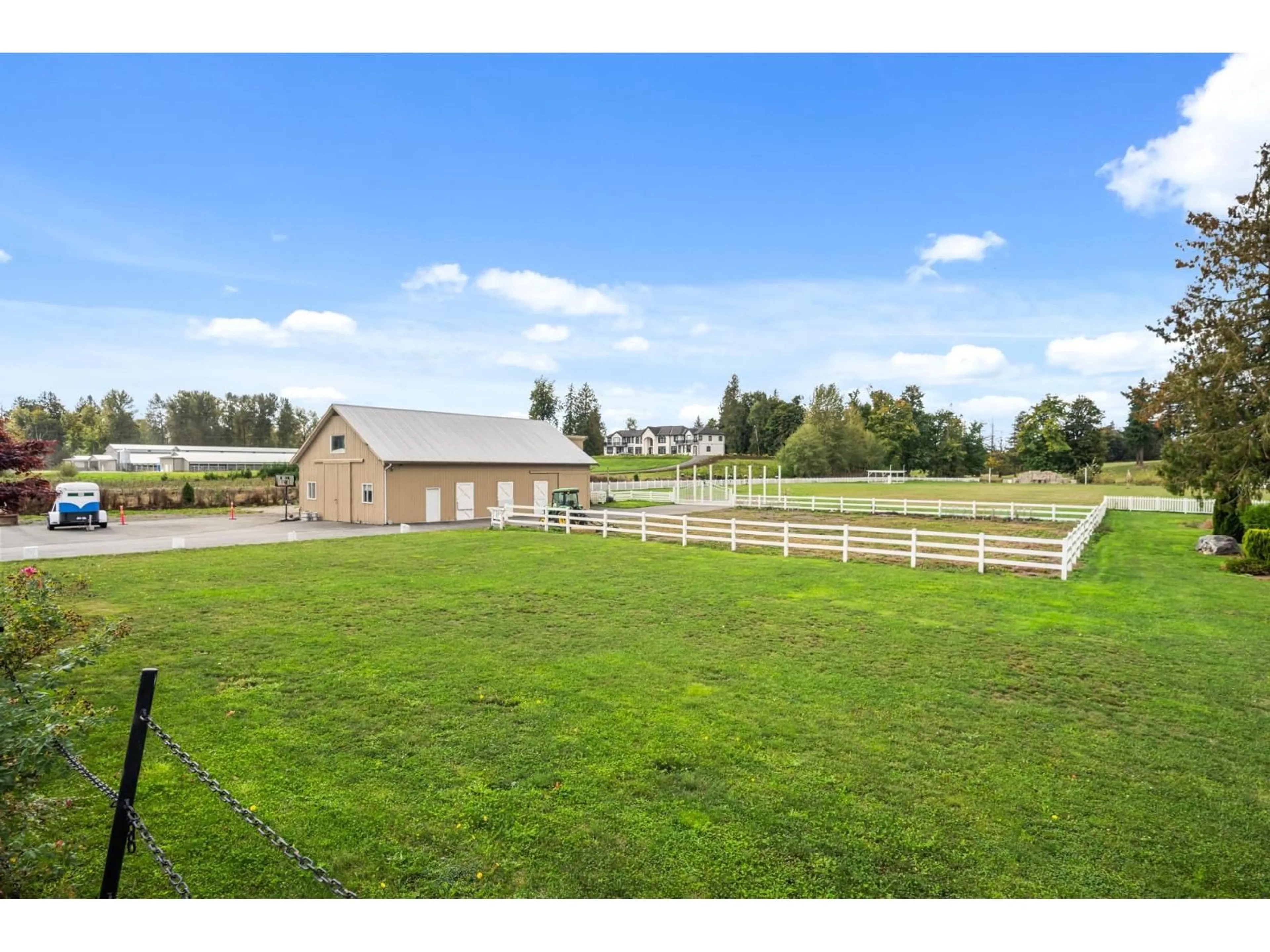 A pic from outside/outdoor area/front of a property/back of a property/a pic from drone, unknown for 667 248, Langley British Columbia V4W2C2