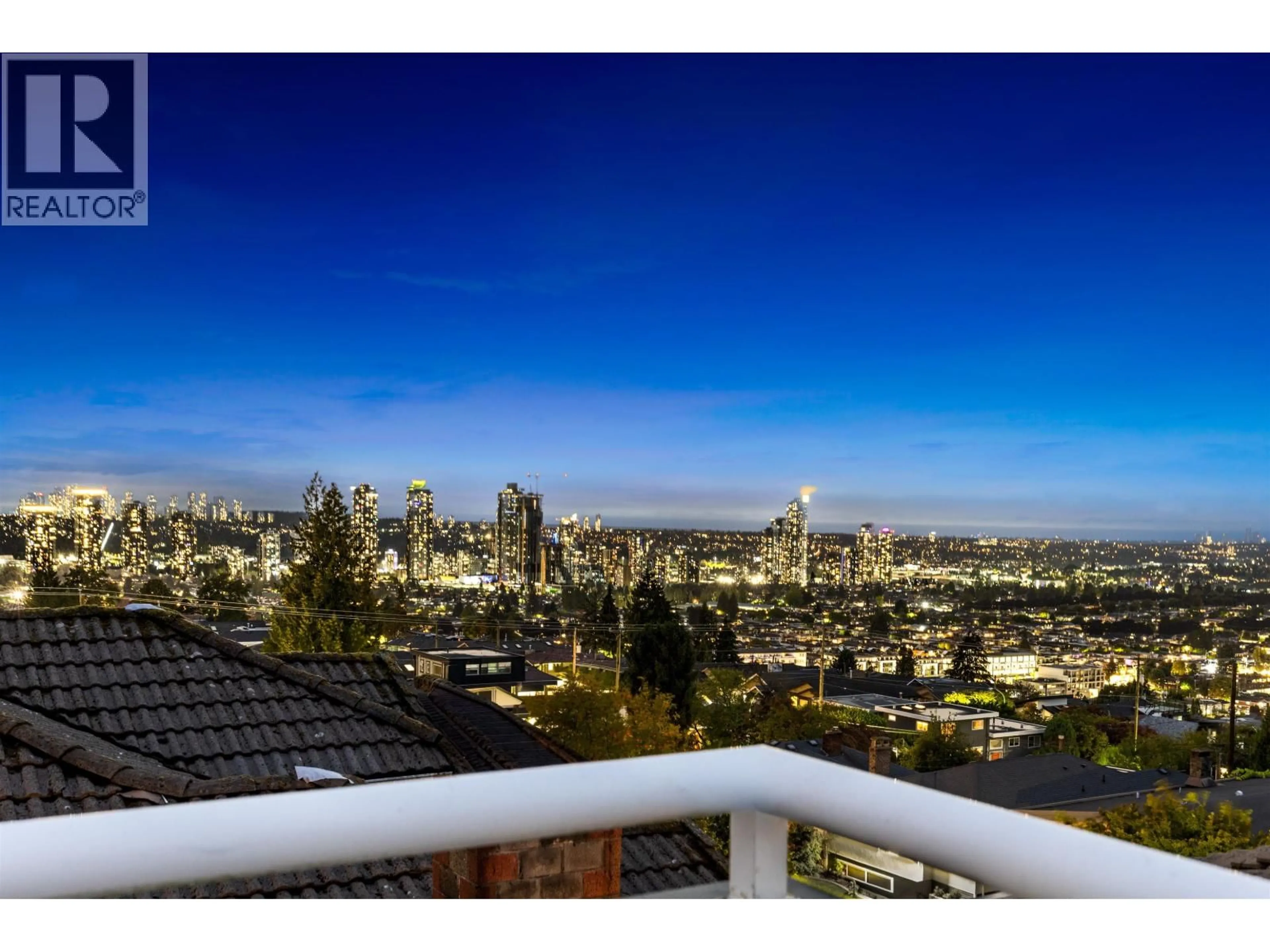 A pic from outside/outdoor area/front of a property/back of a property/a pic from drone, city buildings view from balcony for 38 GLYNDE AVENUE, Burnaby British Columbia V5B1G7