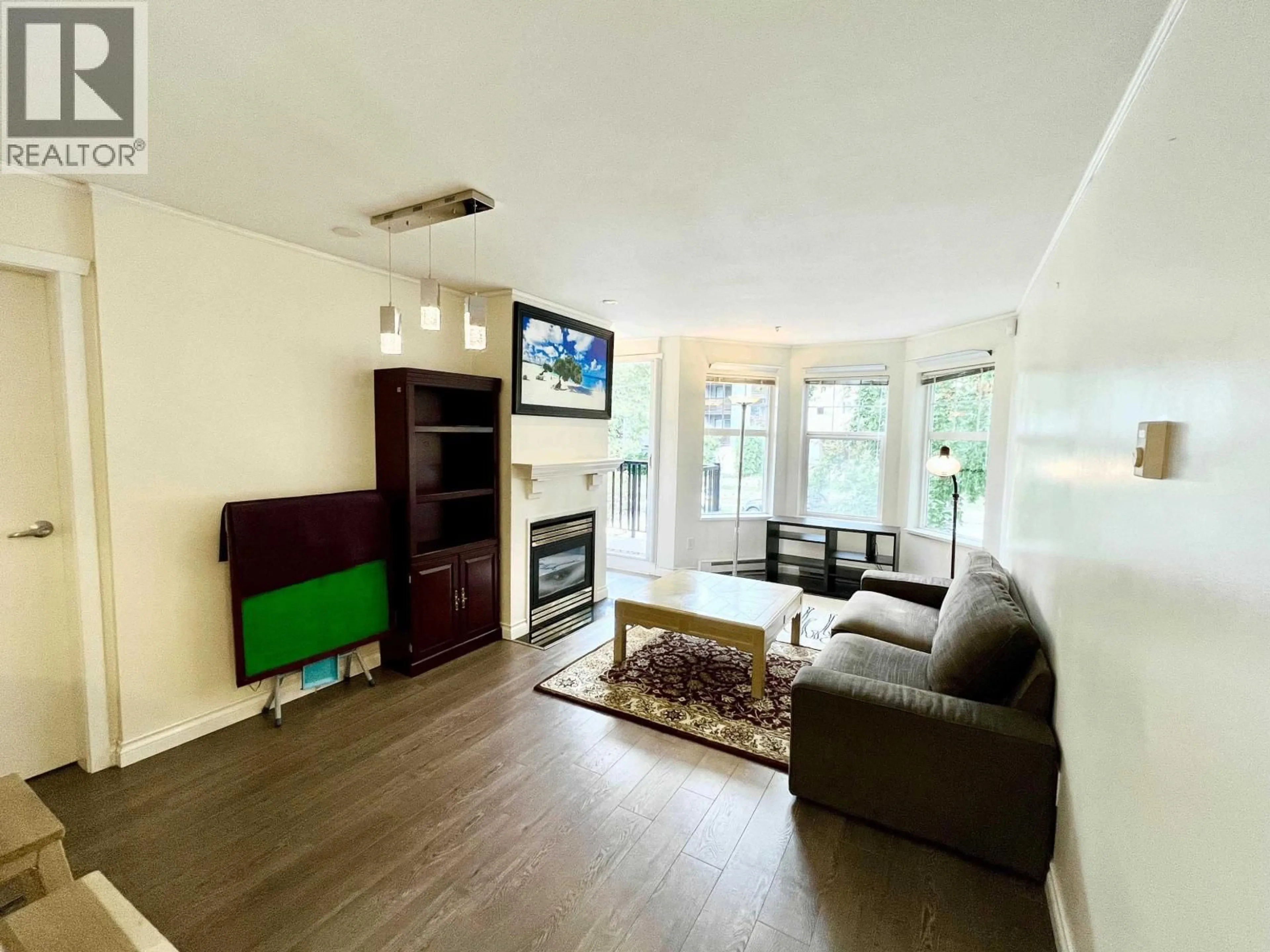 Living room with furniture, unknown for 301 - 7038 21ST AVENUE, Burnaby British Columbia V5E2Y9