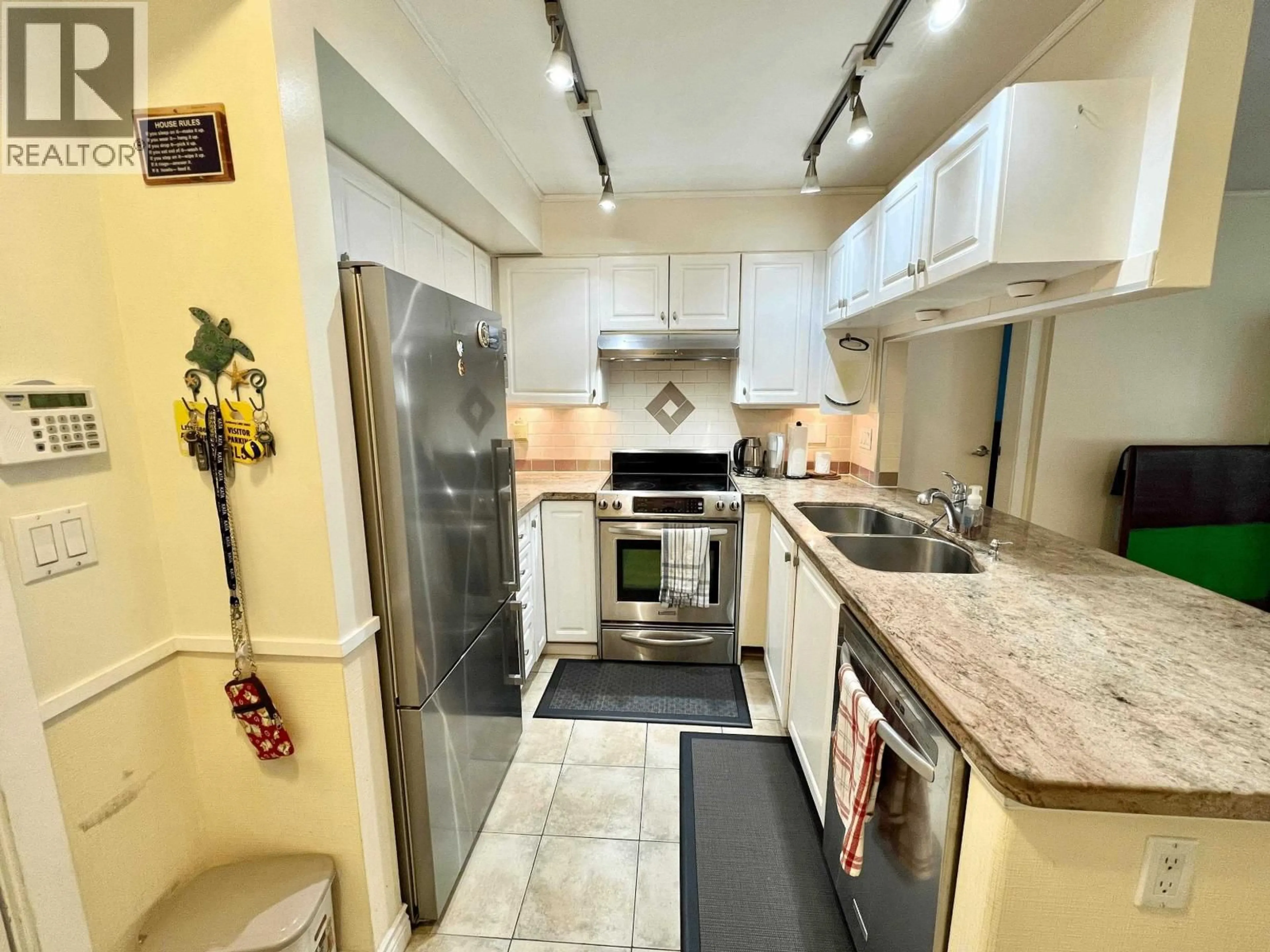 Standard kitchen, ceramic/tile floor for 301 - 7038 21ST AVENUE, Burnaby British Columbia V5E2Y9