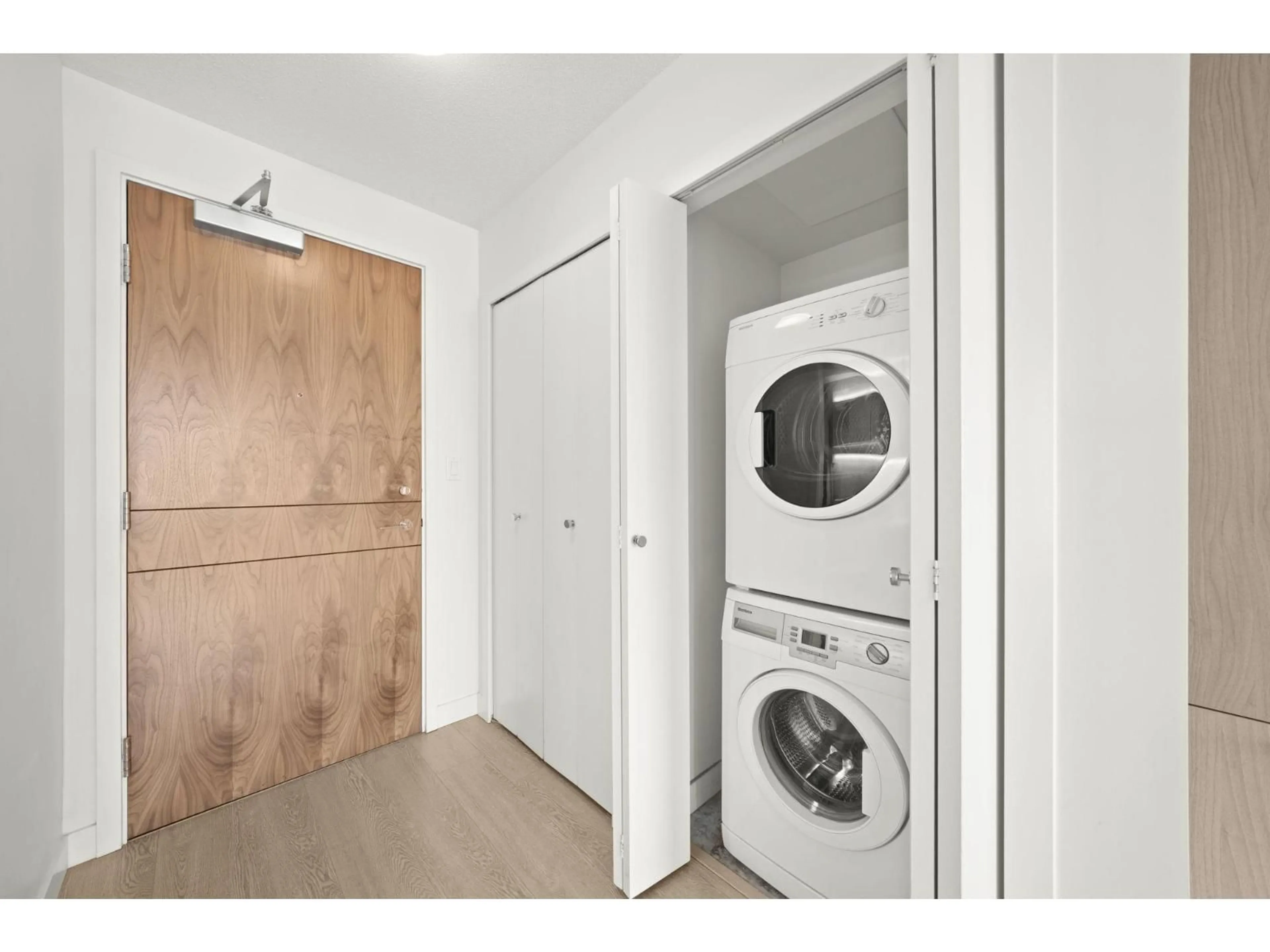 Laundry room for 3112 - 13696 100, Surrey British Columbia V3T0L5