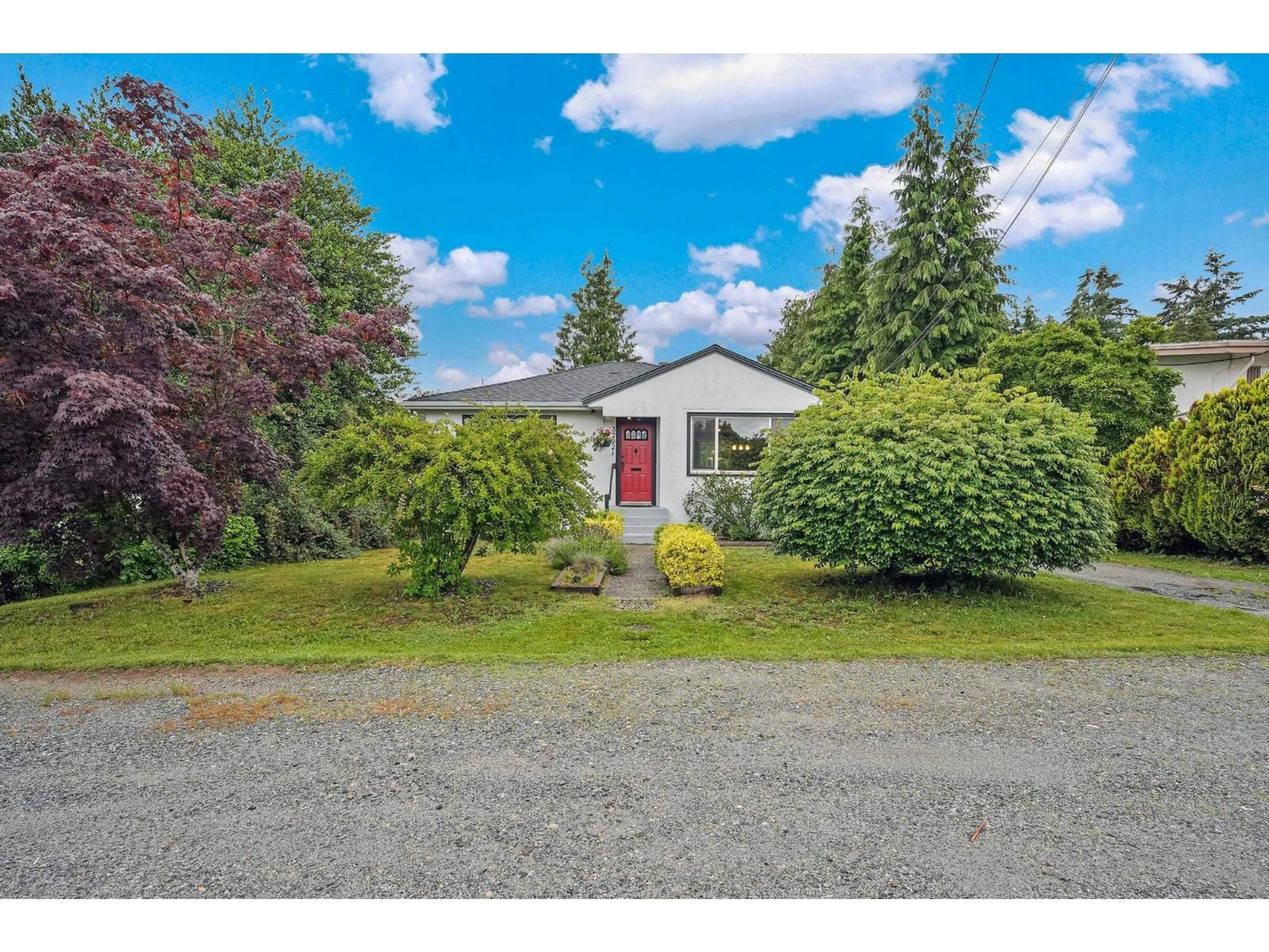 A pic from outside/outdoor area/front of a property/back of a property/a pic from drone, street for 32921 6, Mission British Columbia V2V1Z3
