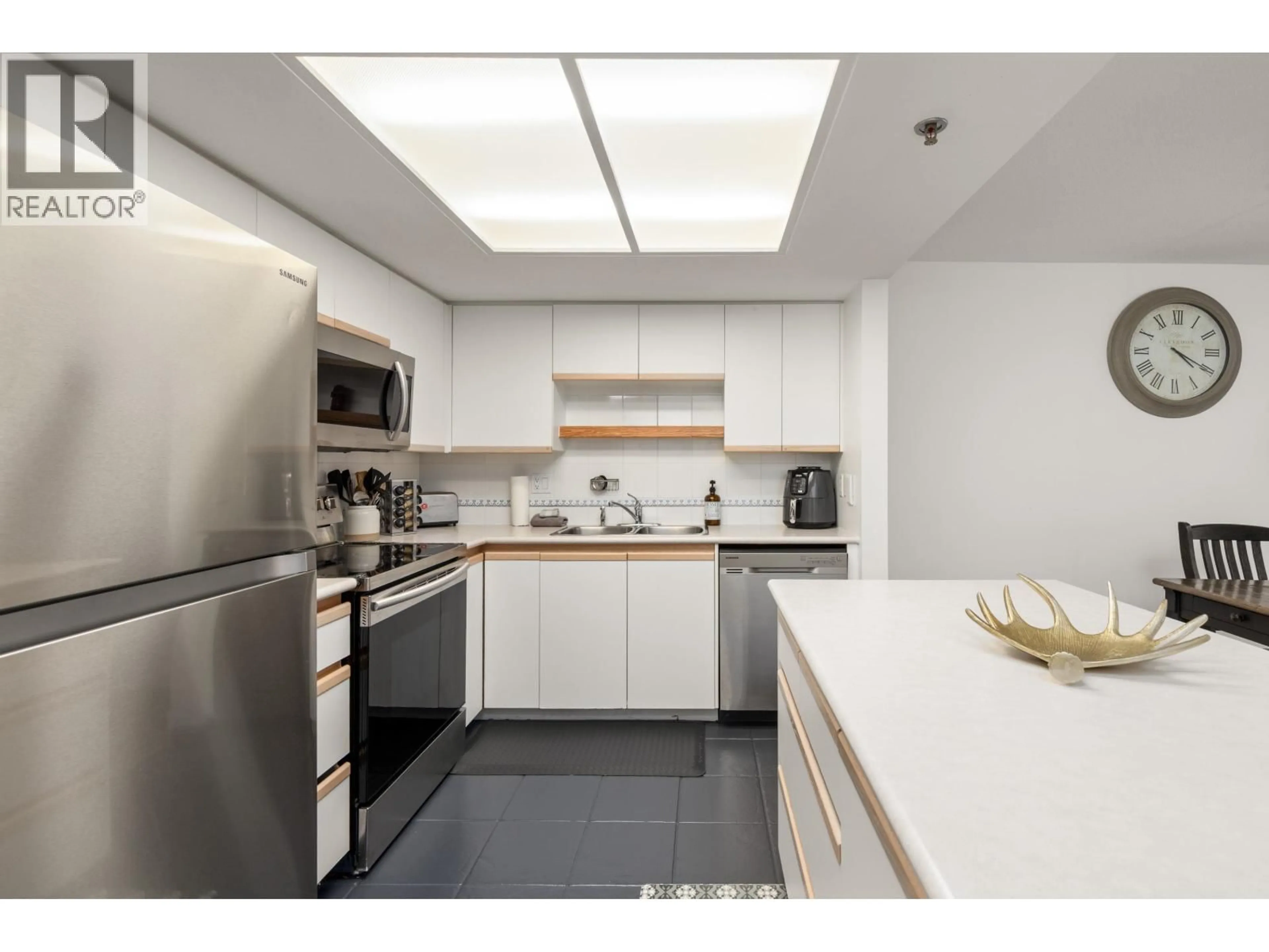 Standard kitchen, unknown for 225 - 3309 PTARMIGAN PLACE, Whistler British Columbia V8E0V6
