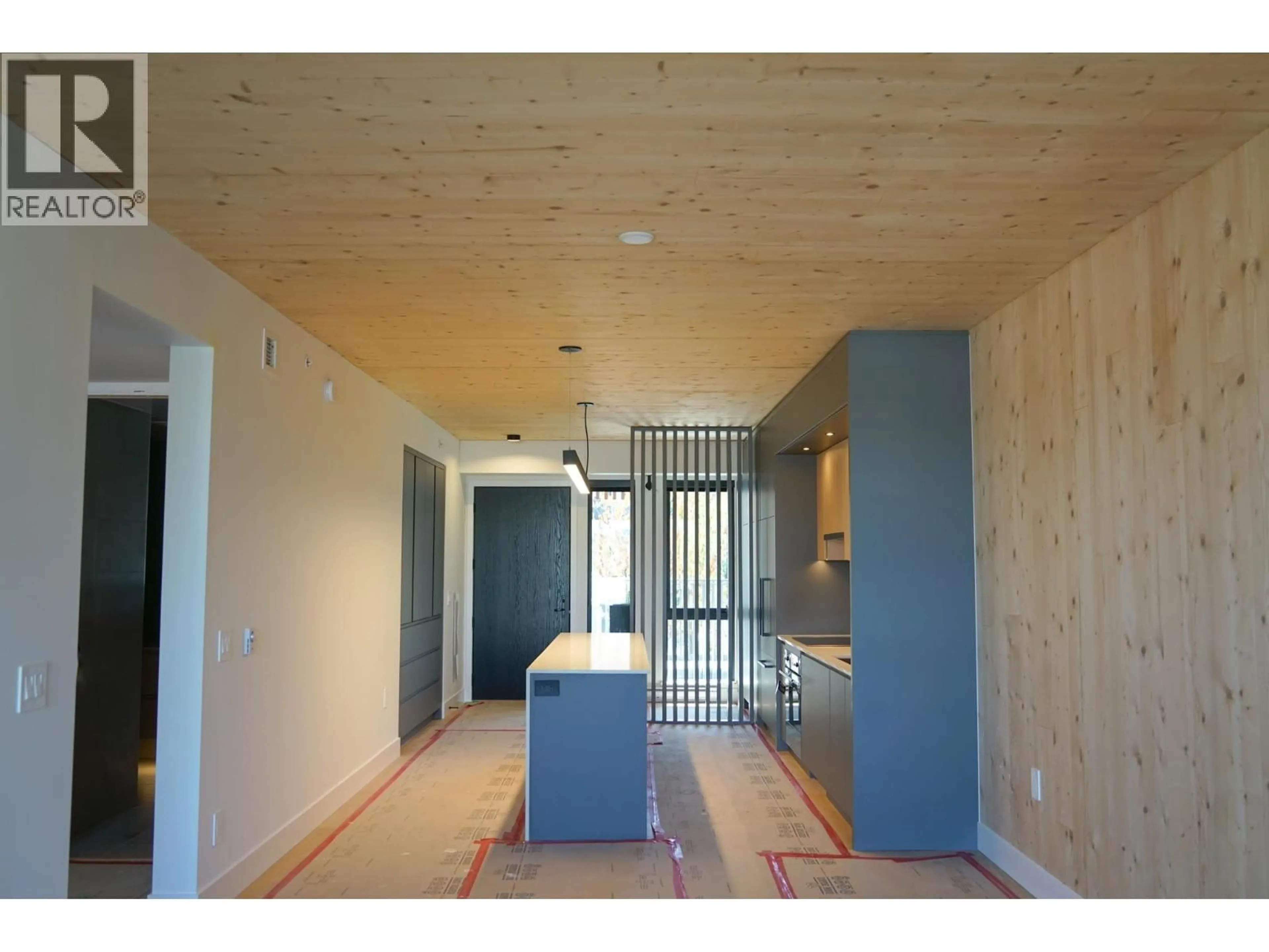 Indoor foyer for 511 - 310 SALTER STREET, New Westminster British Columbia V3M0N7