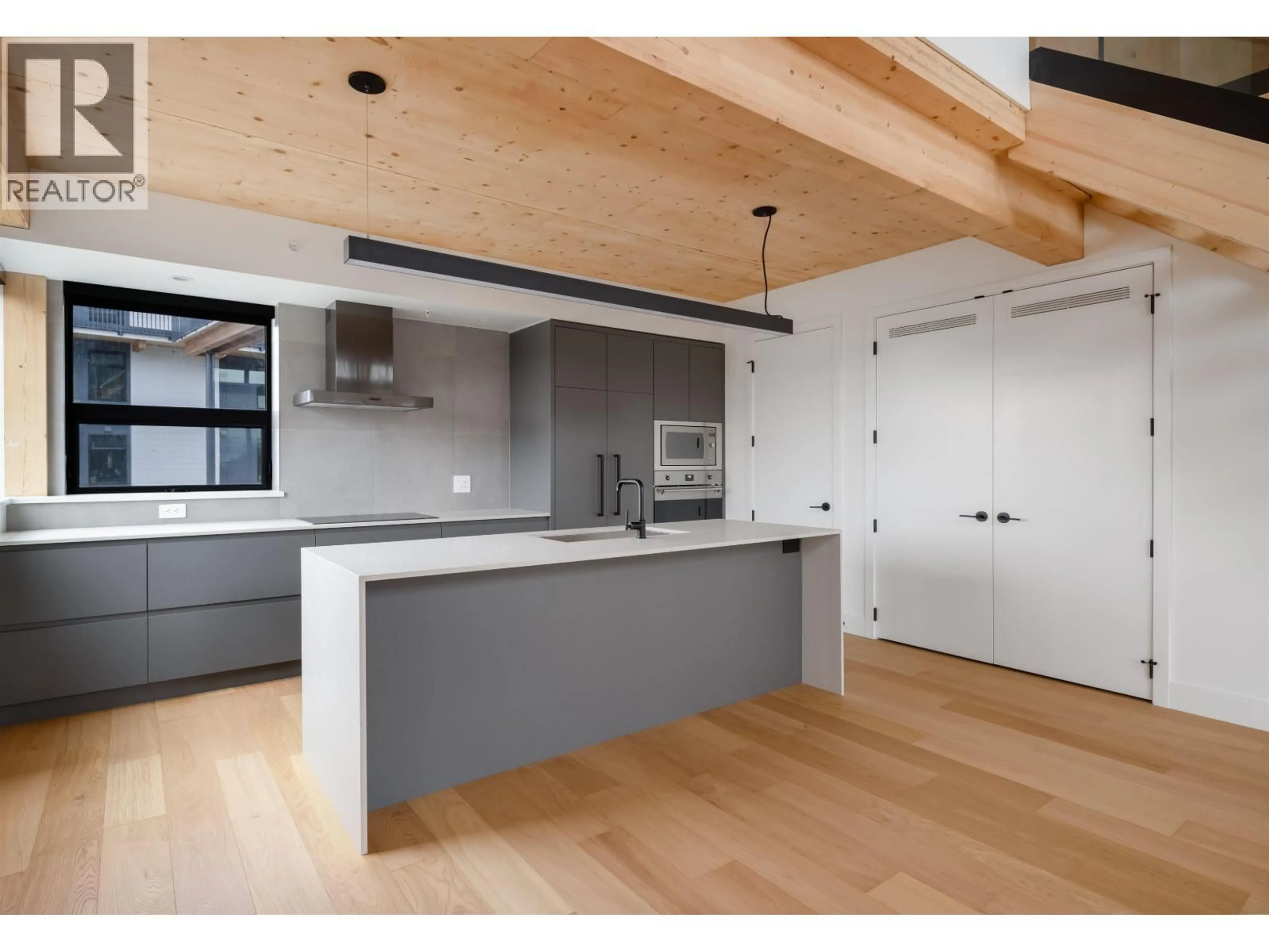 Open concept kitchen, wood/laminate floor for 304 - 310 SALTER STREET, New Westminster British Columbia V3M0N7