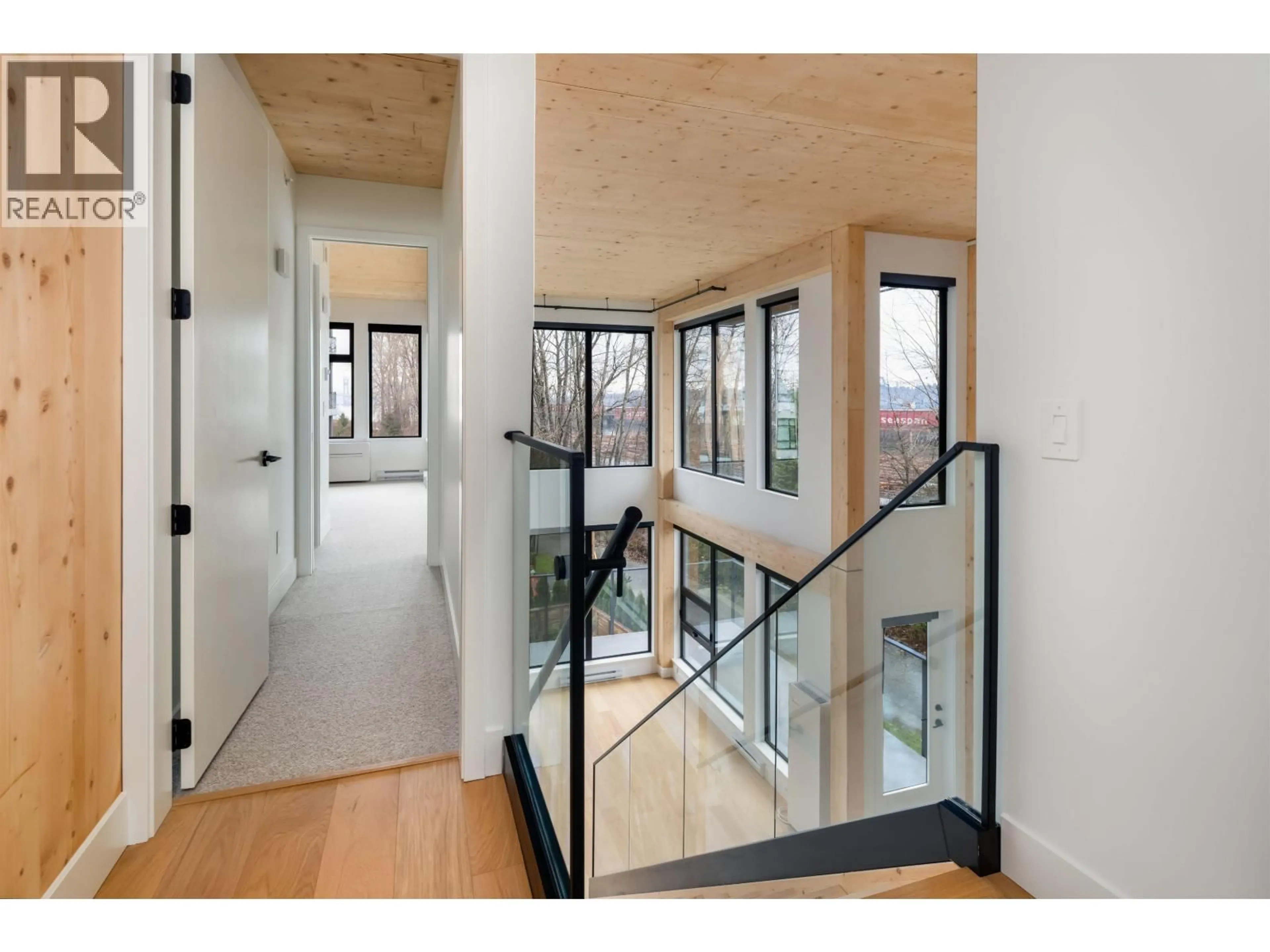 Indoor foyer for 304 - 310 SALTER STREET, New Westminster British Columbia V3M0N7