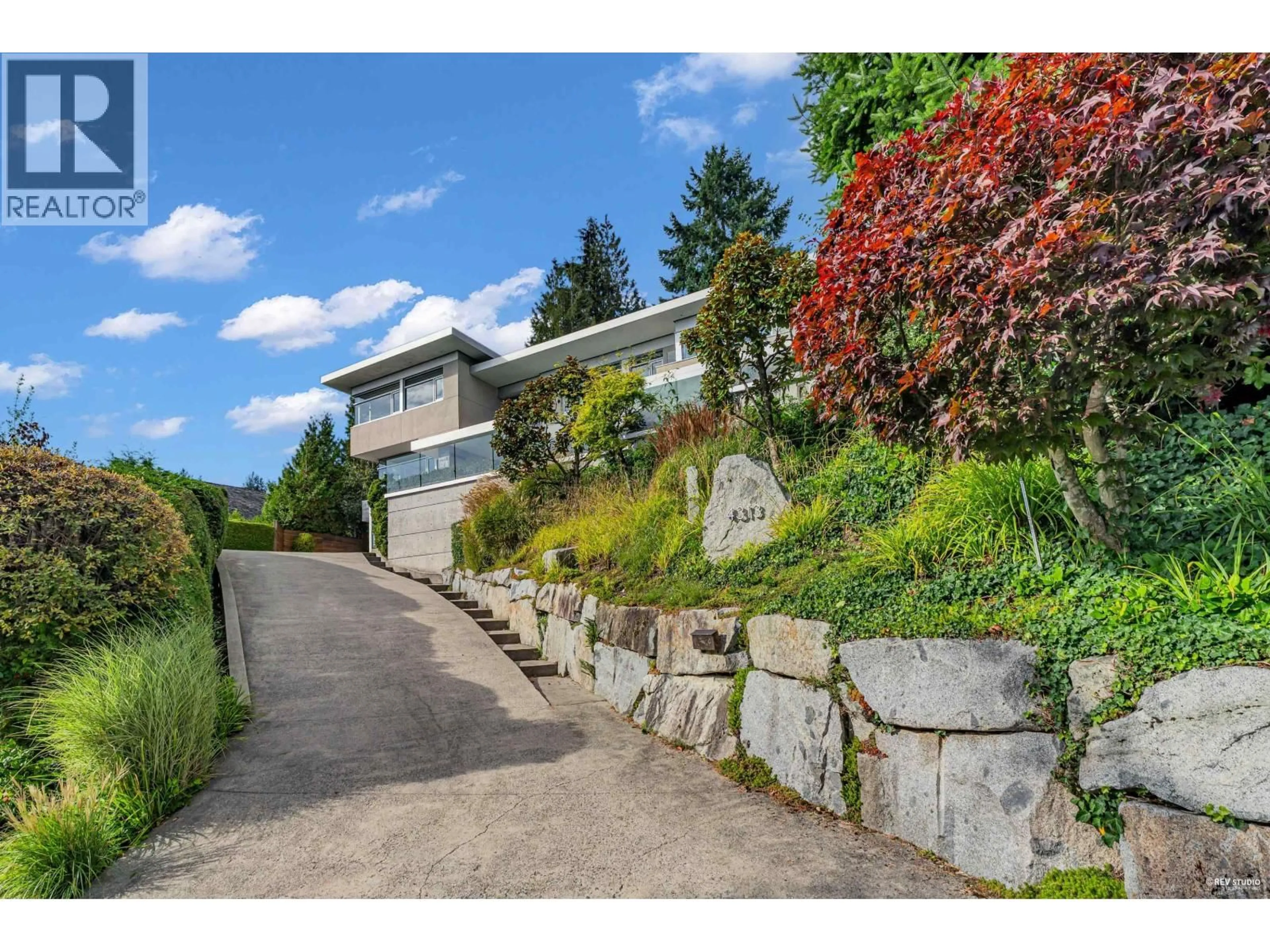 A pic from outside/outdoor area/front of a property/back of a property/a pic from drone, street for 4313 ROCKRIDGE ROAD, West Vancouver British Columbia V7W1A6