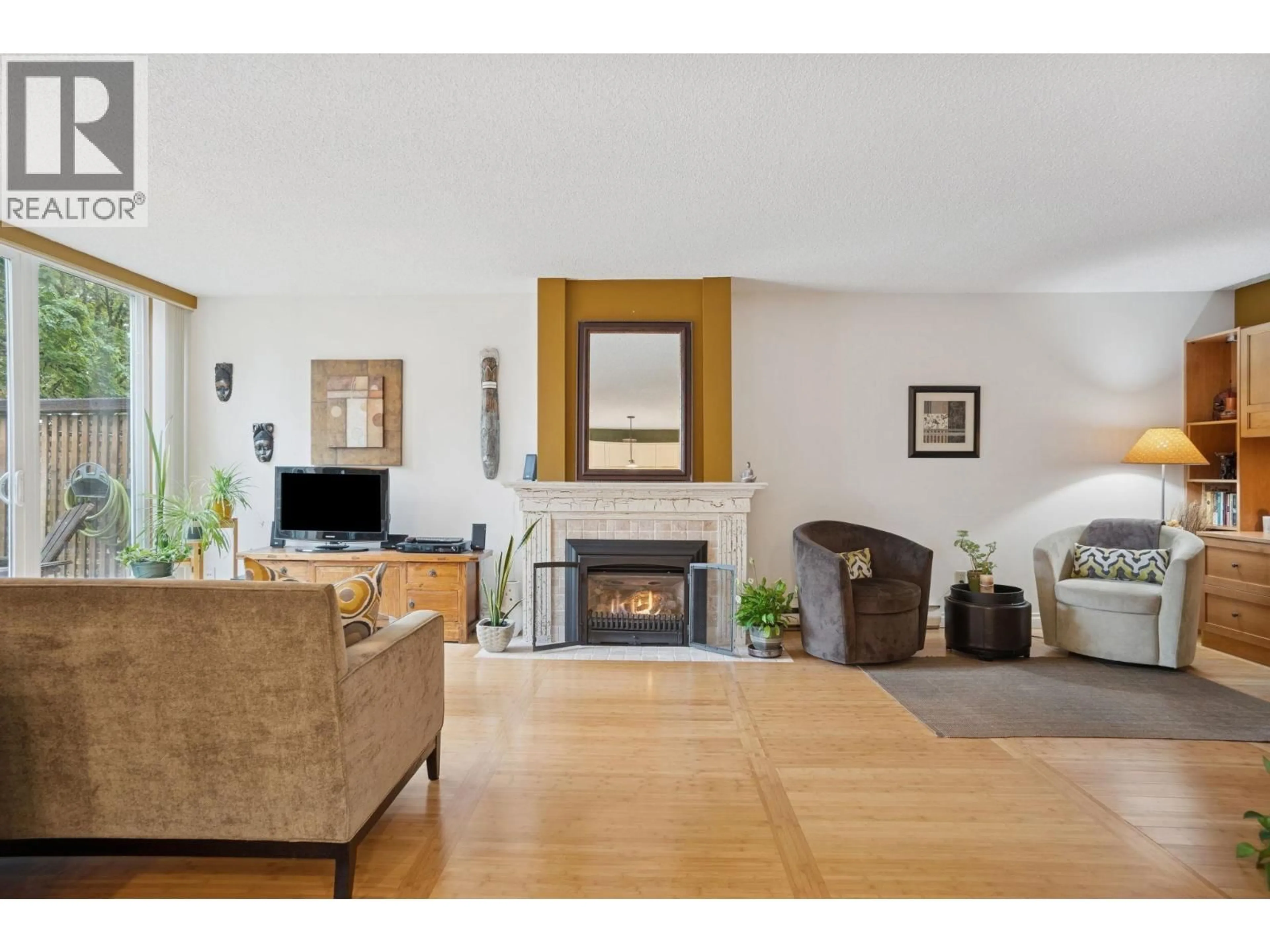 Living room with furniture, wood/laminate floor for 3917 PENDER STREET, Burnaby British Columbia V5C2L7