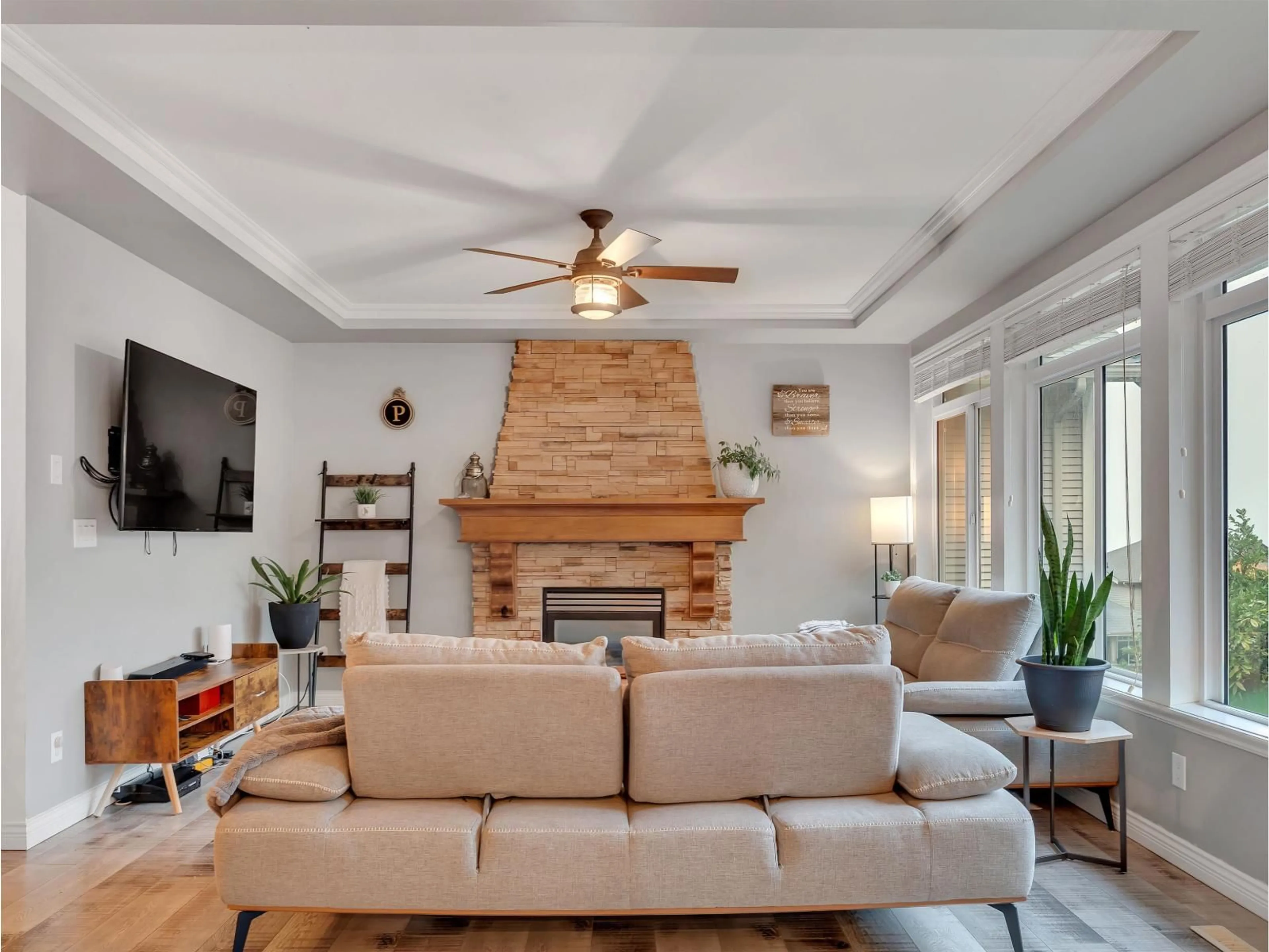 Living room with furniture, unknown for 5566 THOM CREEK DRIVE, Chilliwack British Columbia V2R5Z6