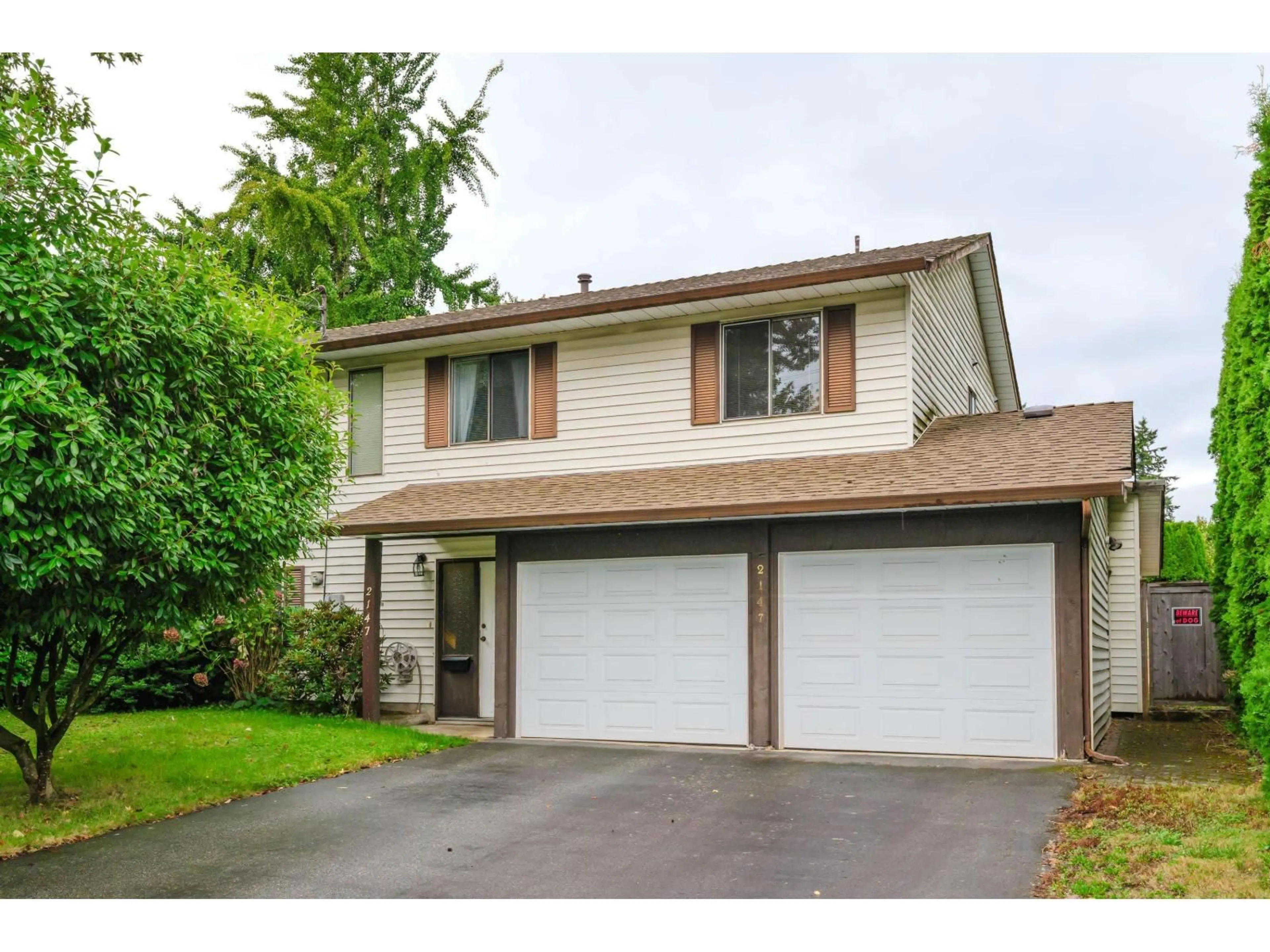 Home with vinyl exterior material, street for 2147 154, Surrey British Columbia V4A4S5