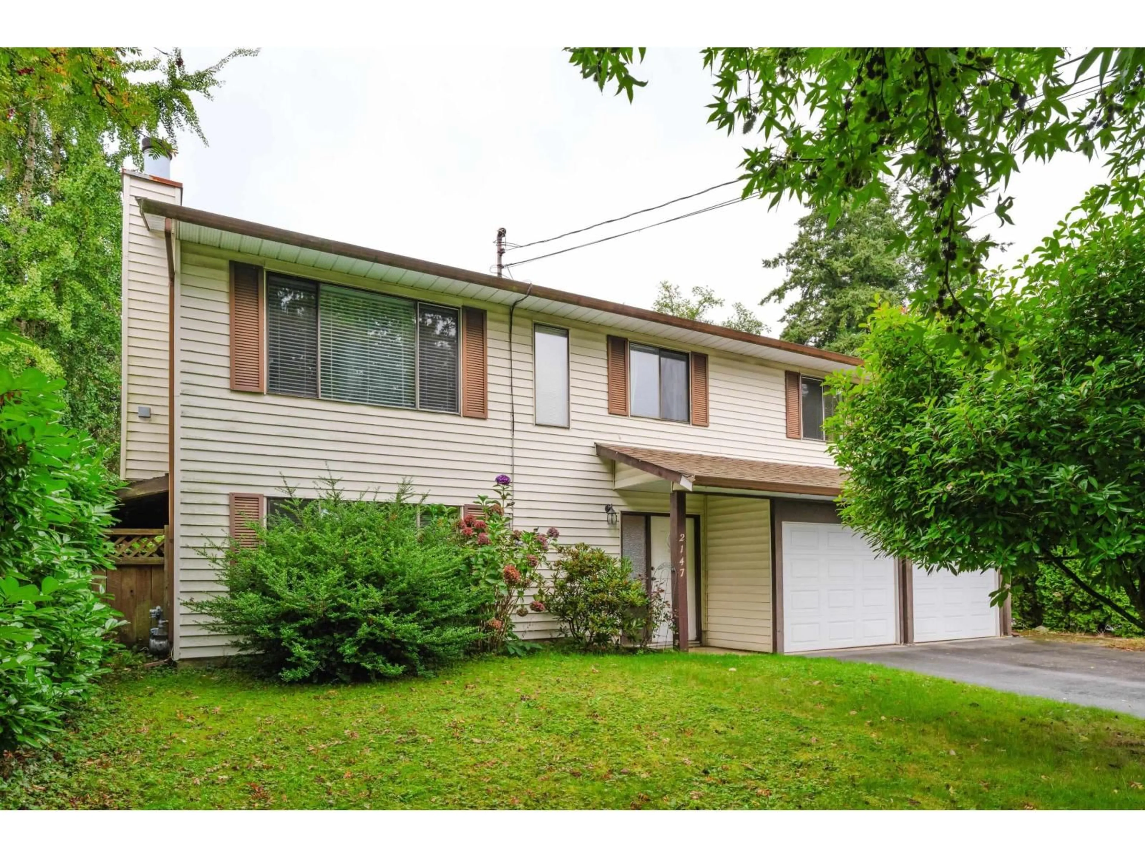 Home with vinyl exterior material, street for 2147 154, Surrey British Columbia V4A4S5
