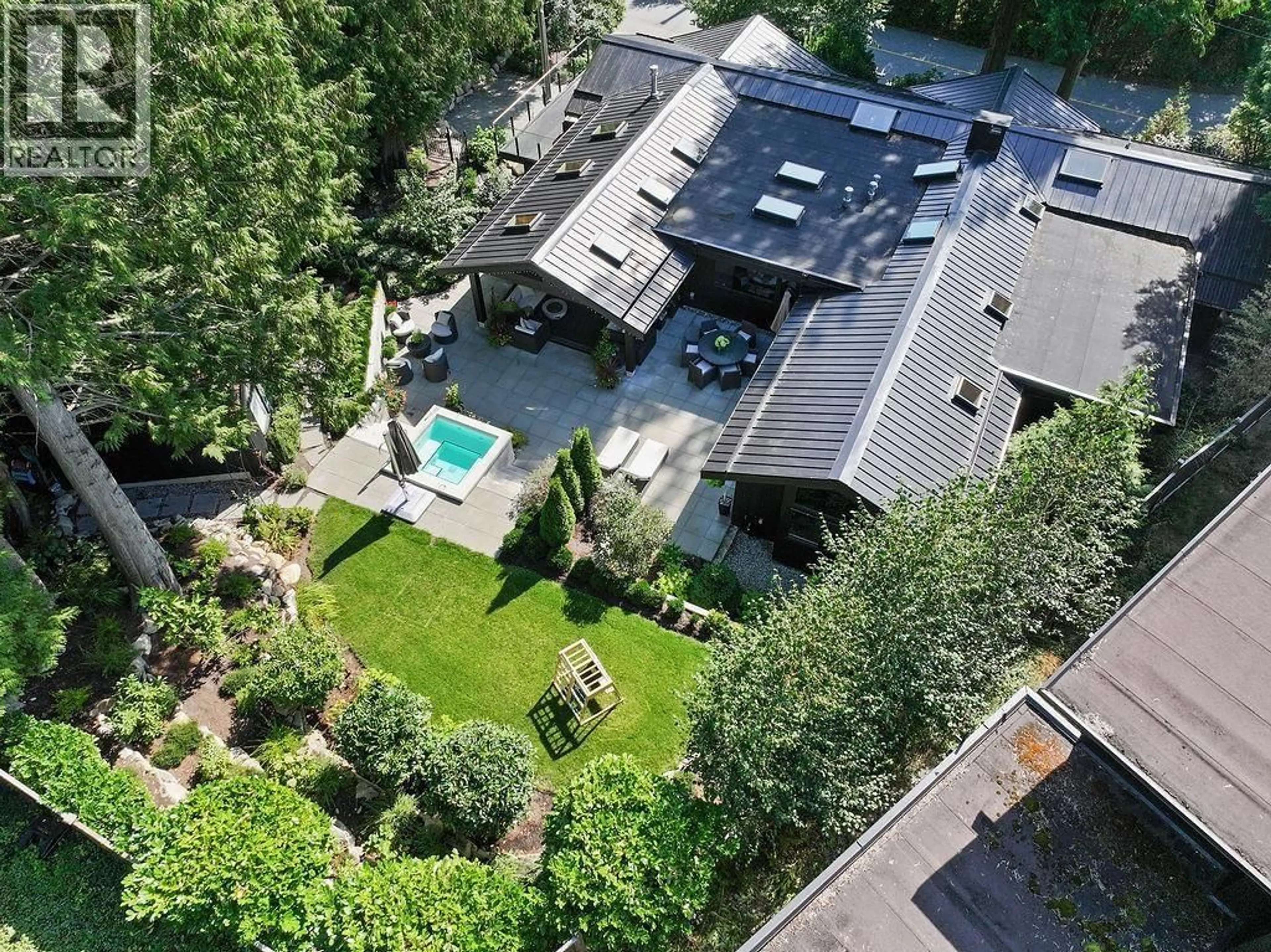 A pic from outside/outdoor area/front of a property/back of a property/a pic from drone, unknown for 4645 CAULFEILD DRIVE, West Vancouver British Columbia V7W1E9