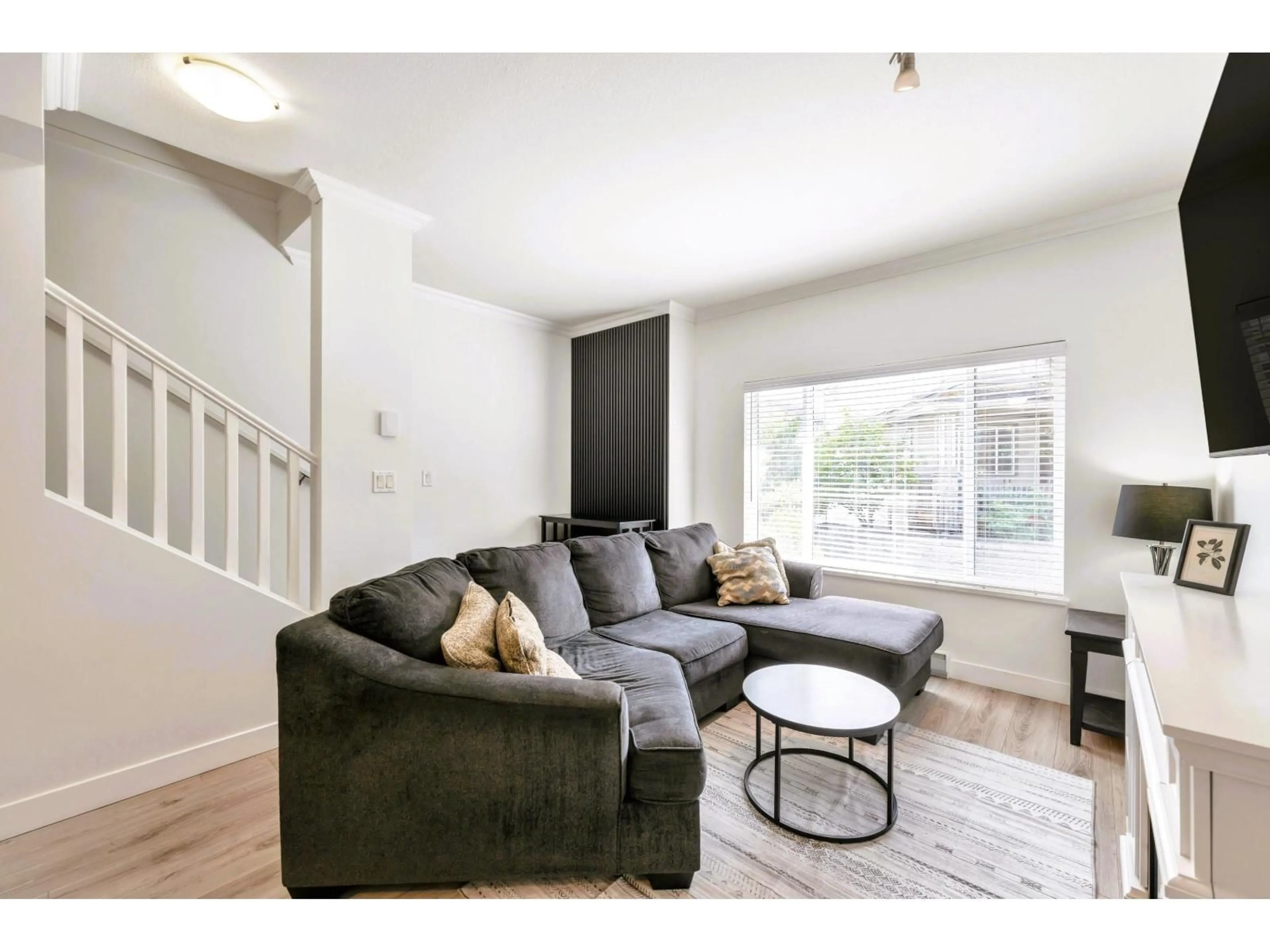 Living room with furniture, unknown for 193 - 18701 66TH, Surrey British Columbia V3S4B1